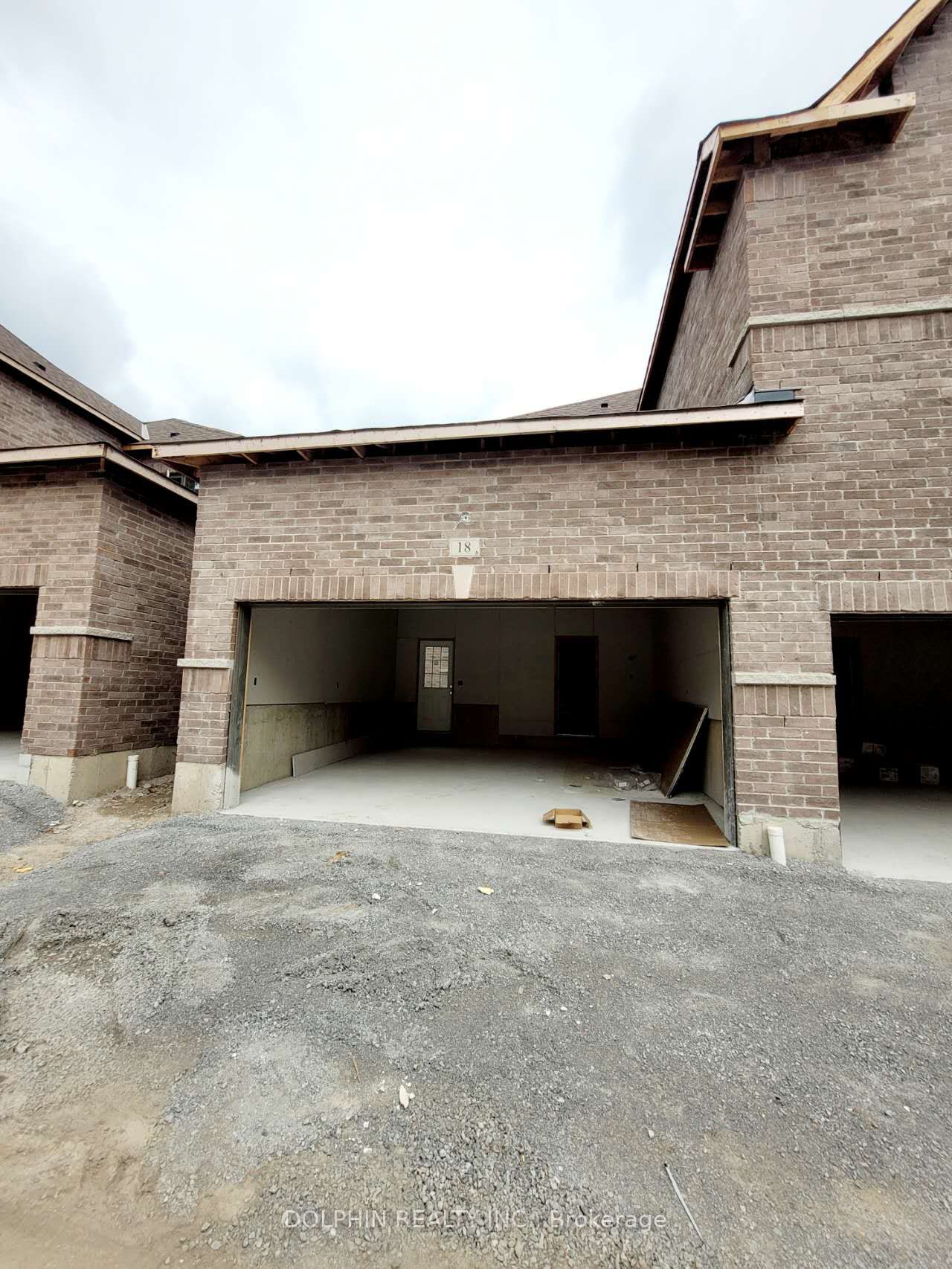 18 Thelma Dr