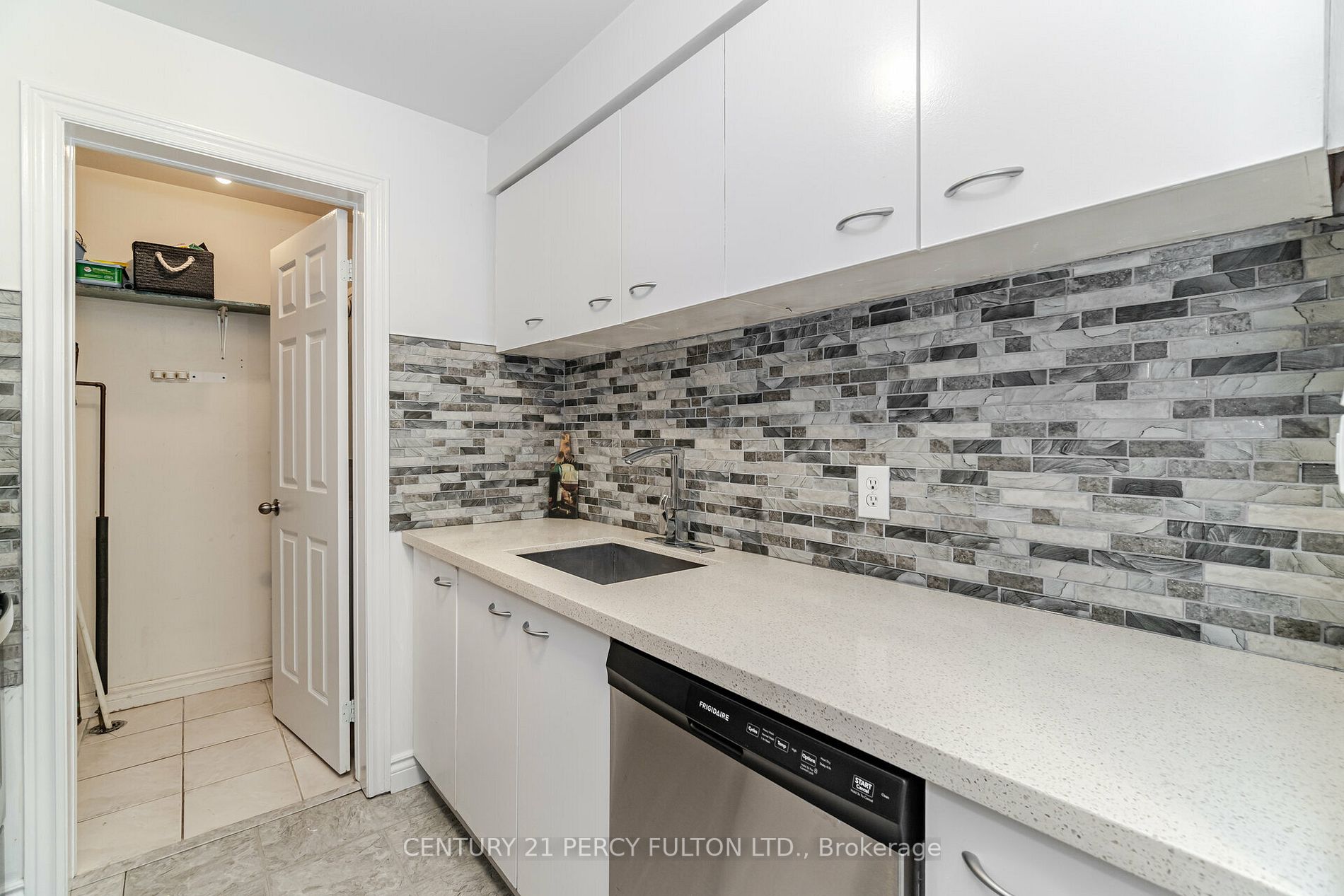 189 Lake Driveway W, #209