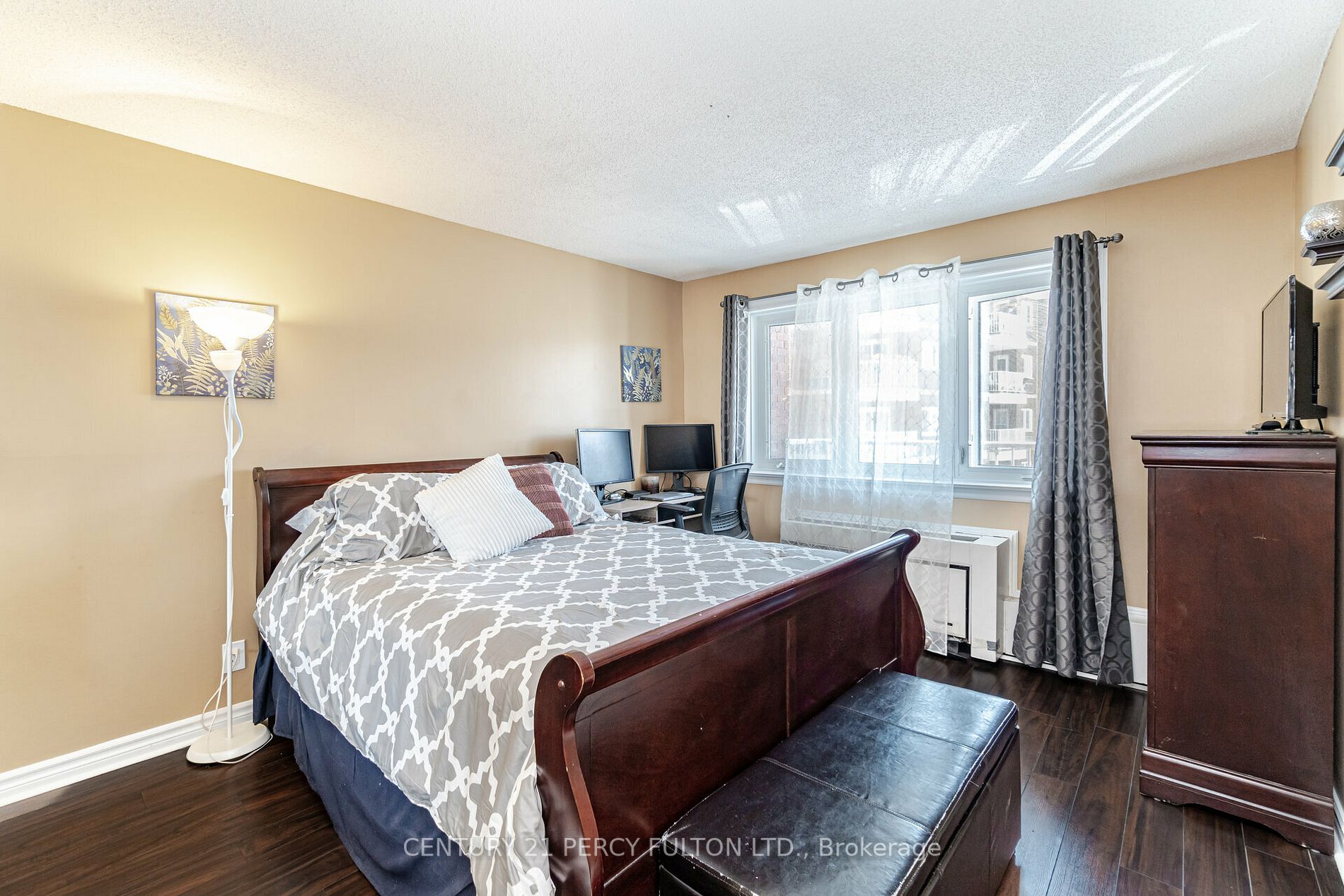 189 Lake Driveway W, #209