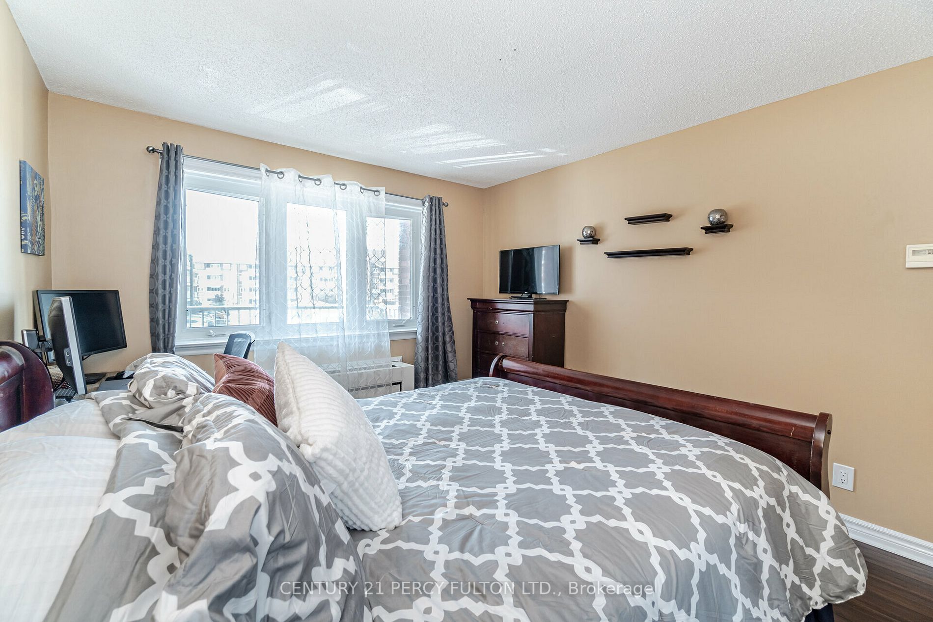 189 Lake Driveway W, #209