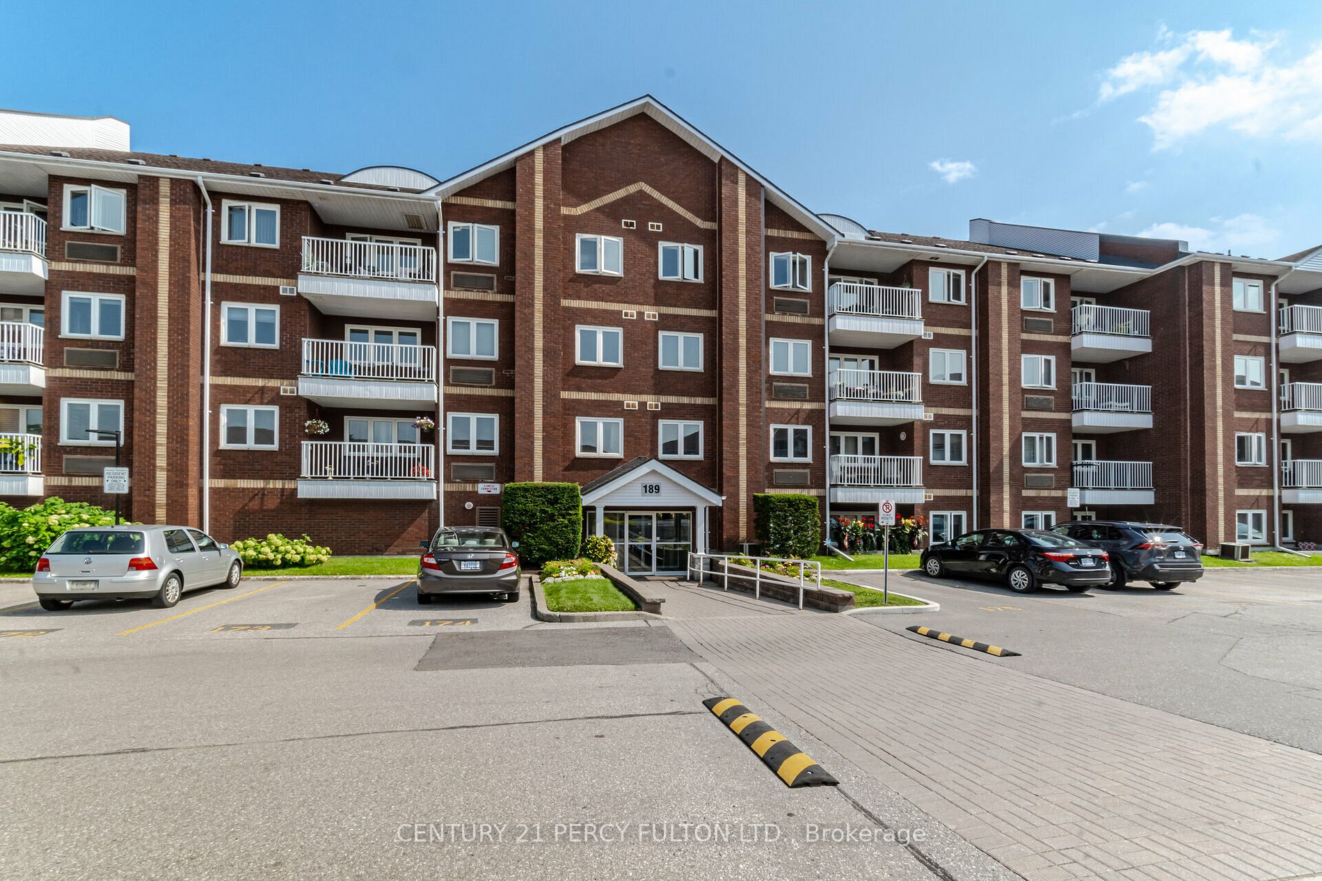 189 Lake Driveway W, #209