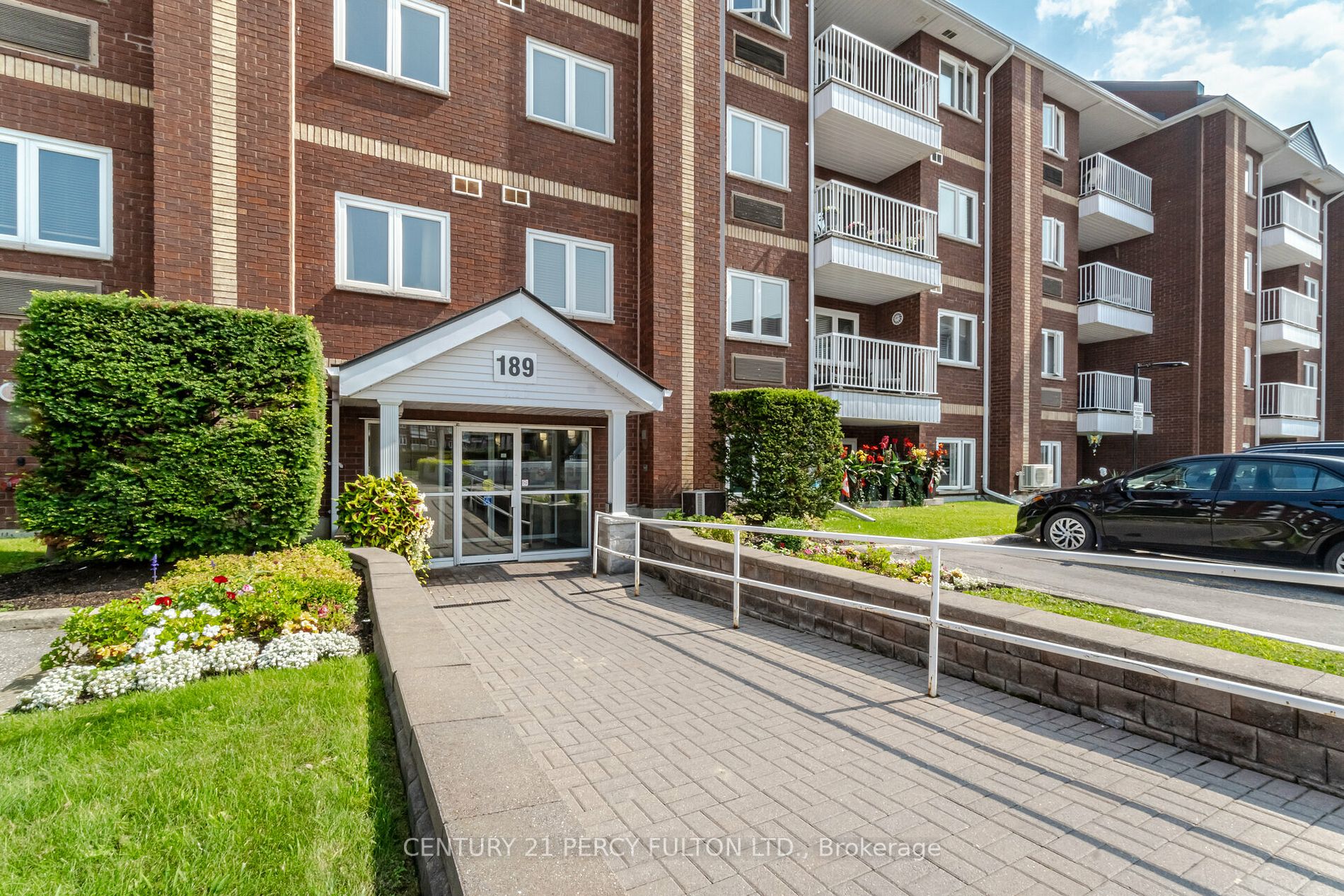 189 Lake Driveway W, #209