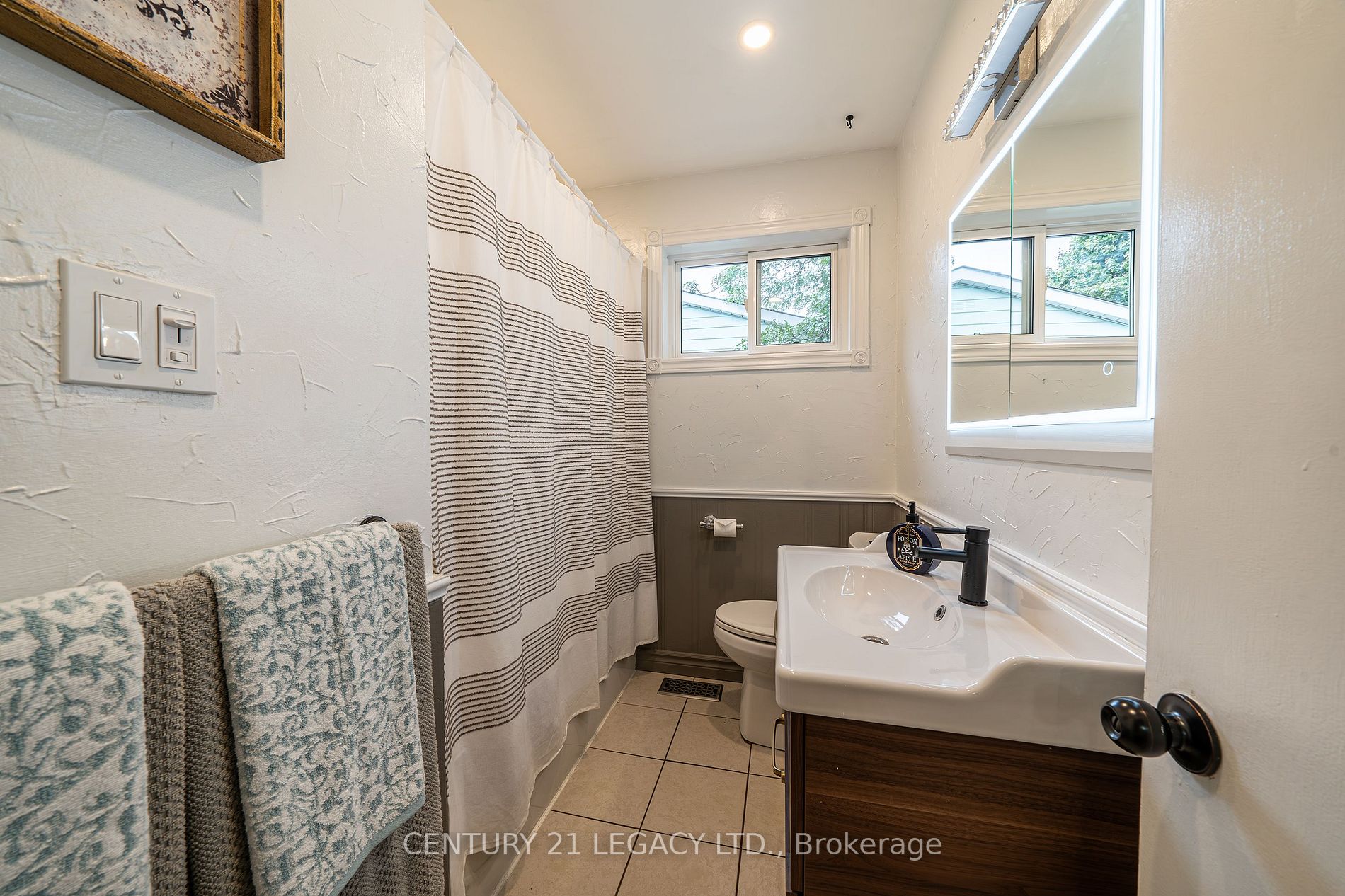 924 Greenwood Crescent