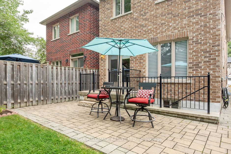 64 Sandown Ave