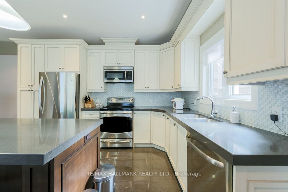 64 Sandown Ave