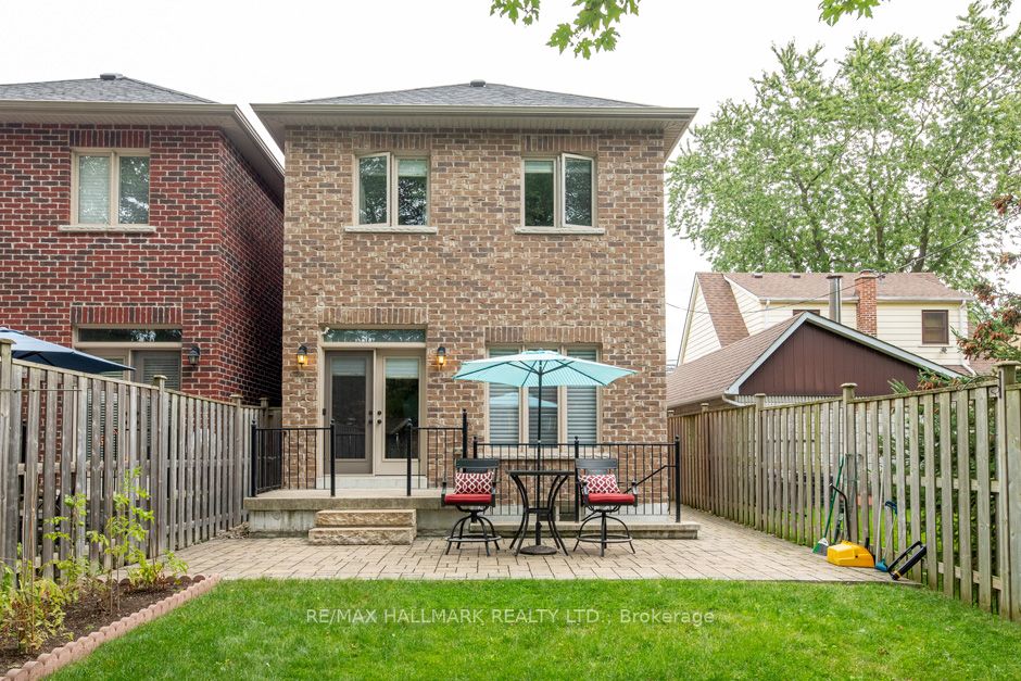 64 Sandown Ave