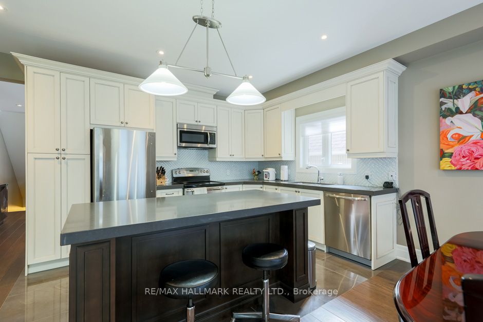 64 Sandown Ave