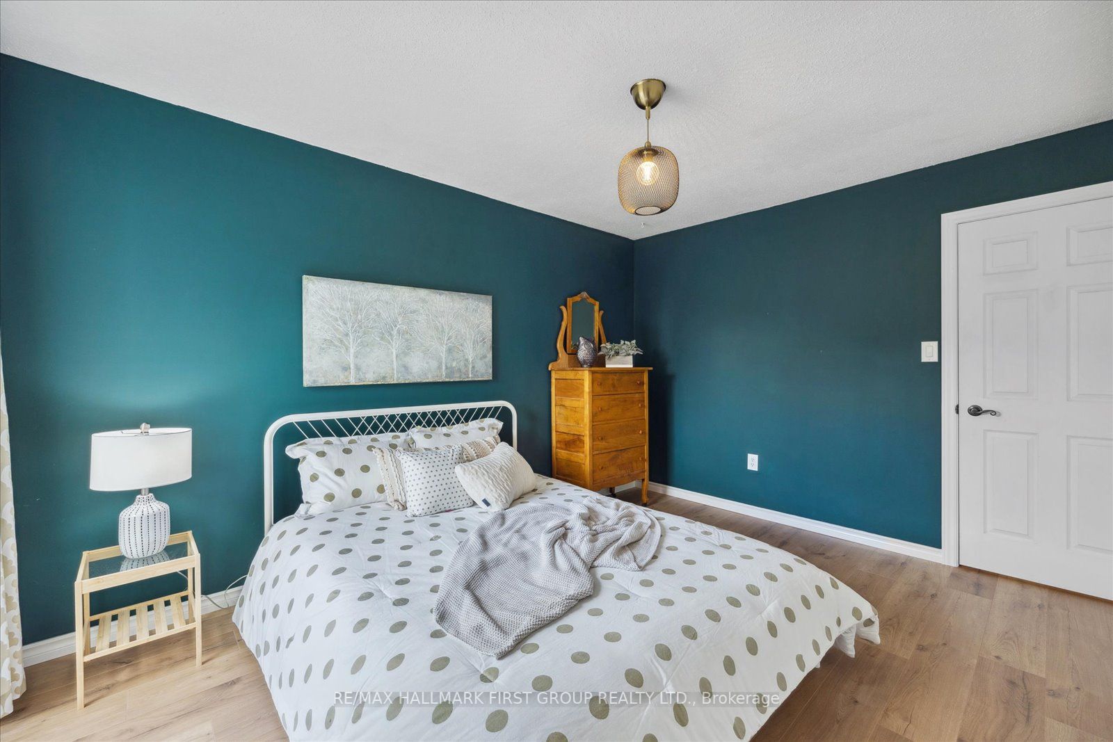 1161 Canborough Crescent