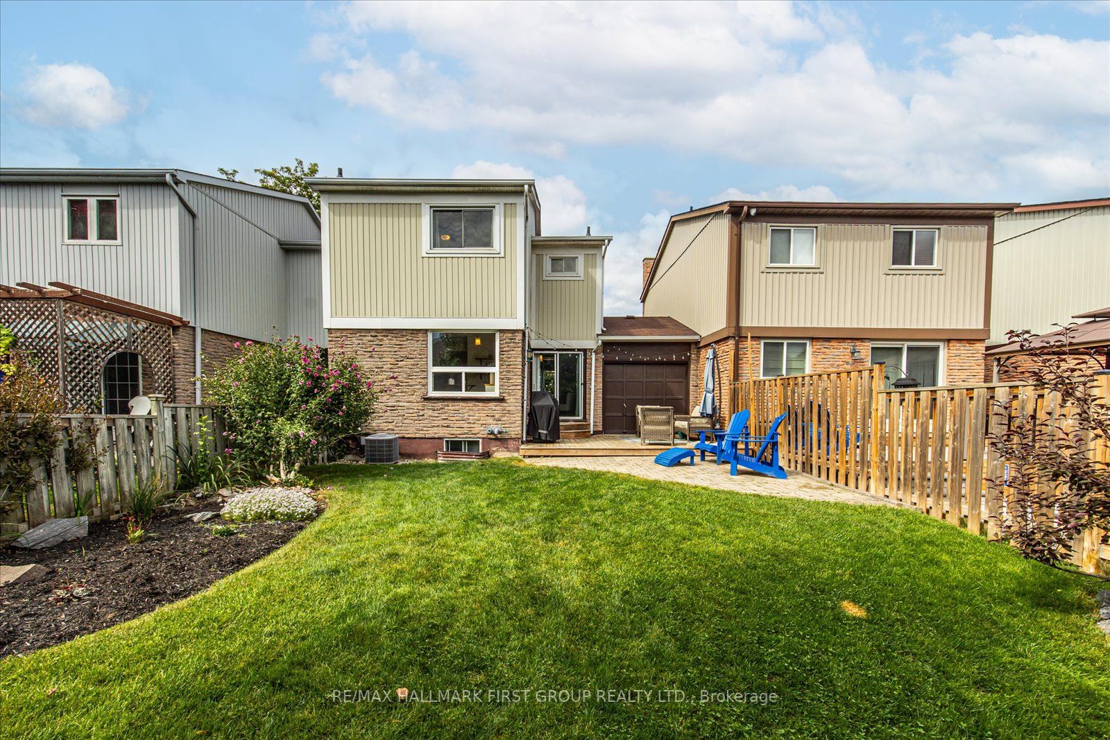 1161 Canborough Crescent