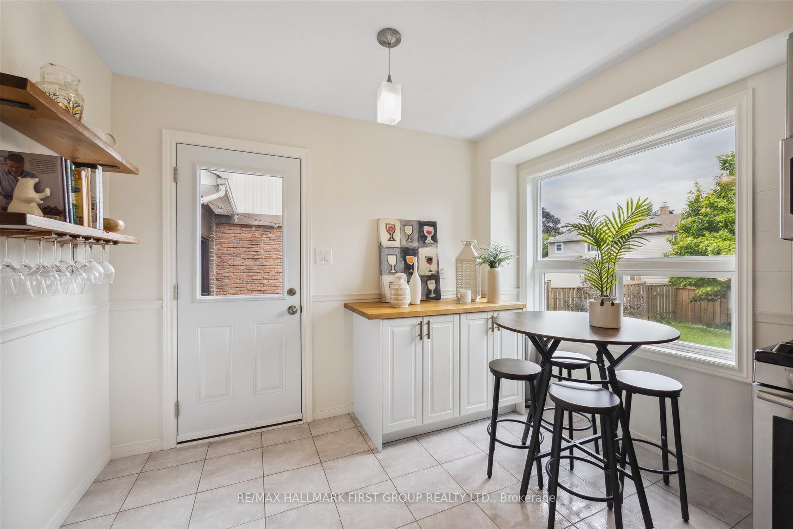 1161 Canborough Crescent