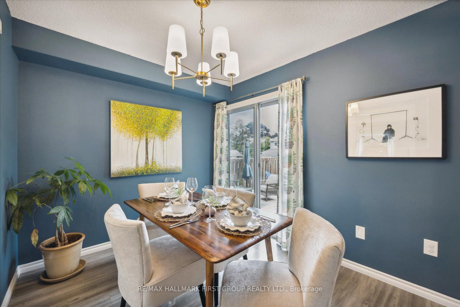 1161 Canborough Crescent
