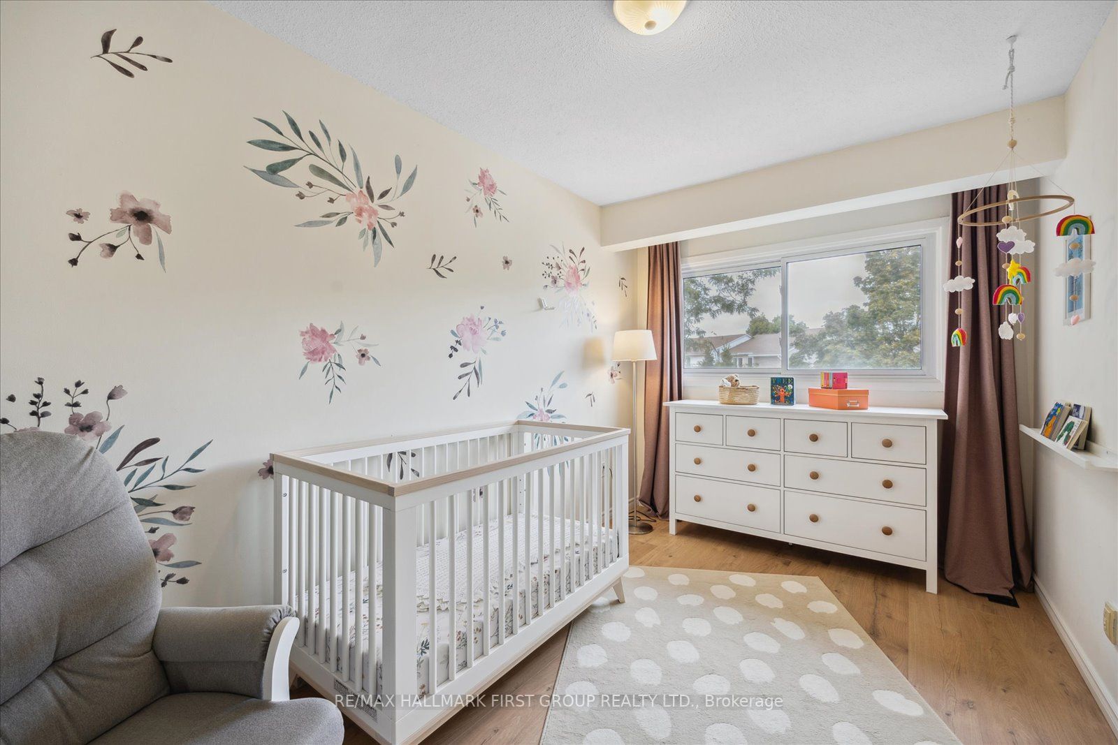 1161 Canborough Crescent