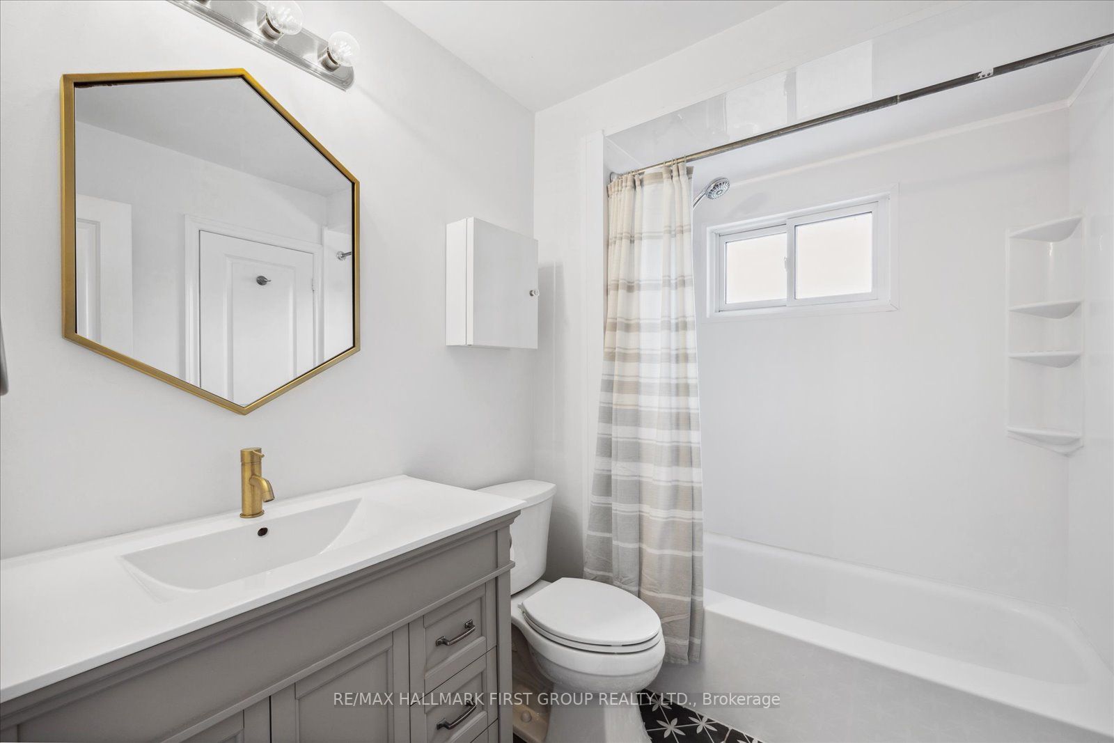 1161 Canborough Crescent