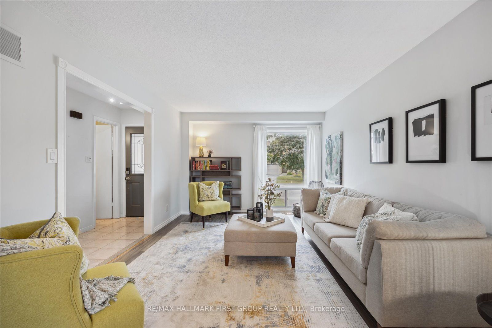 1161 Canborough Crescent