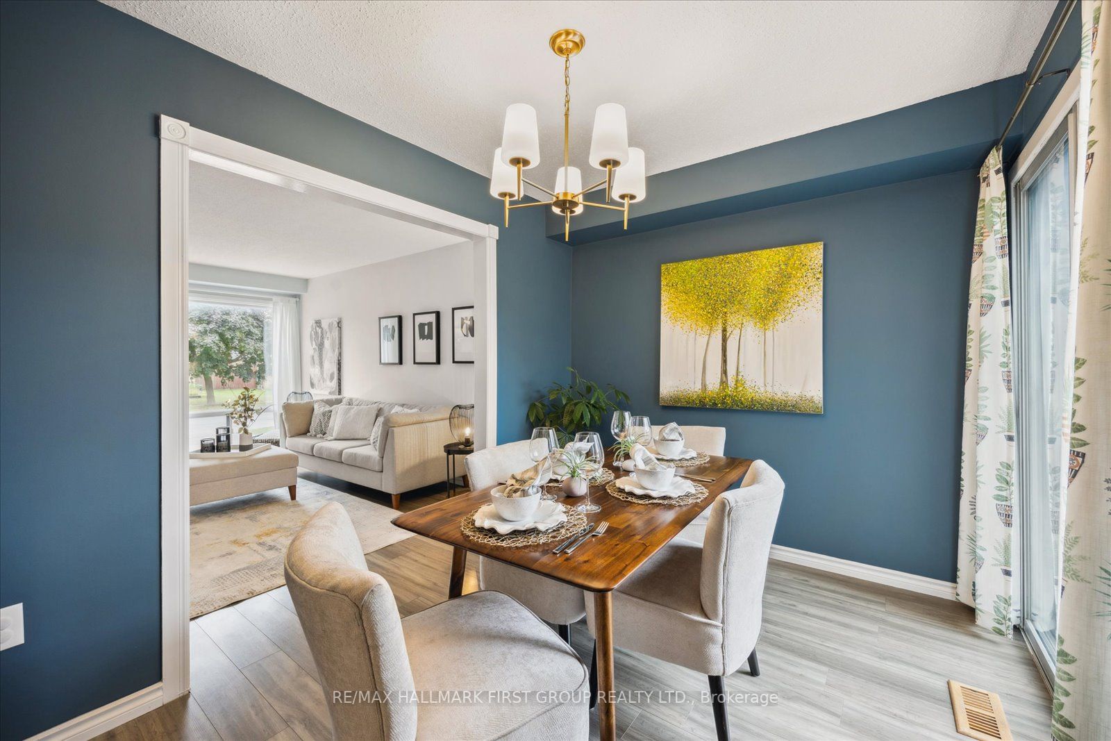 1161 Canborough Crescent