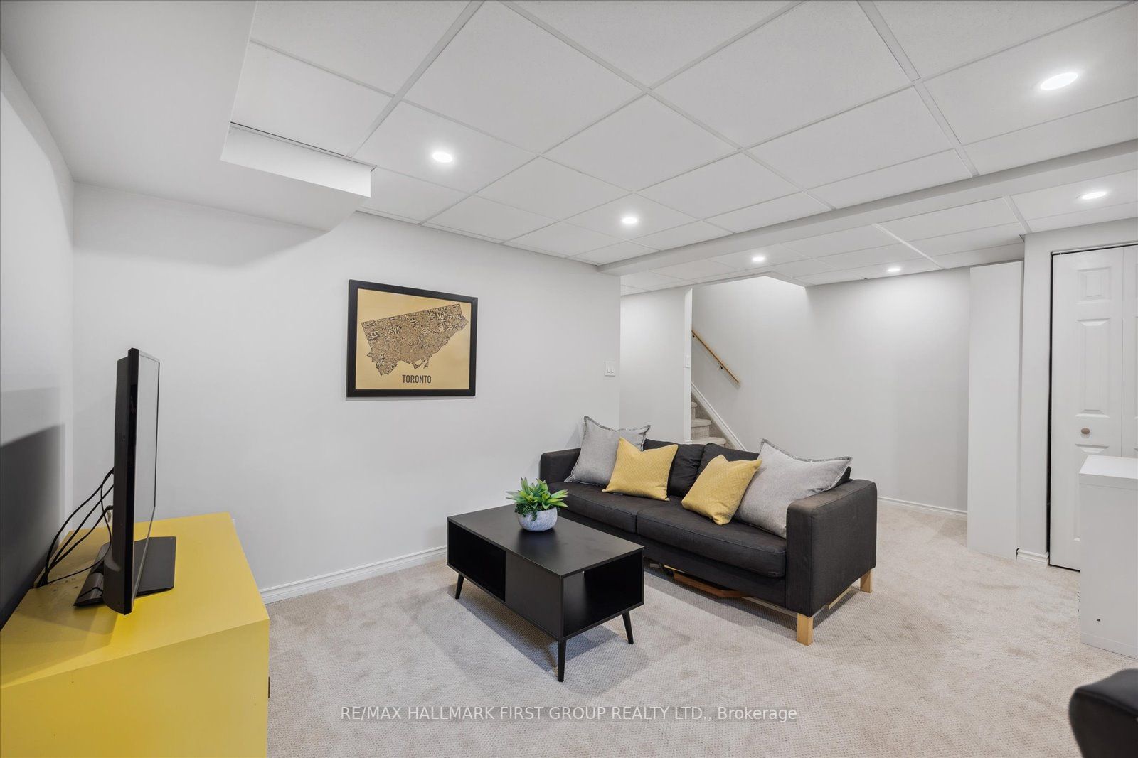 1161 Canborough Crescent