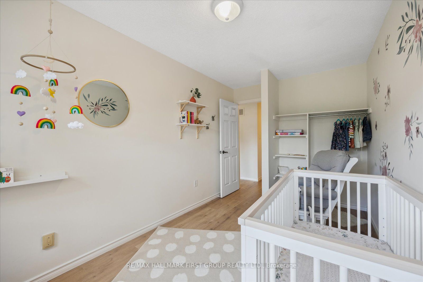 1161 Canborough Crescent