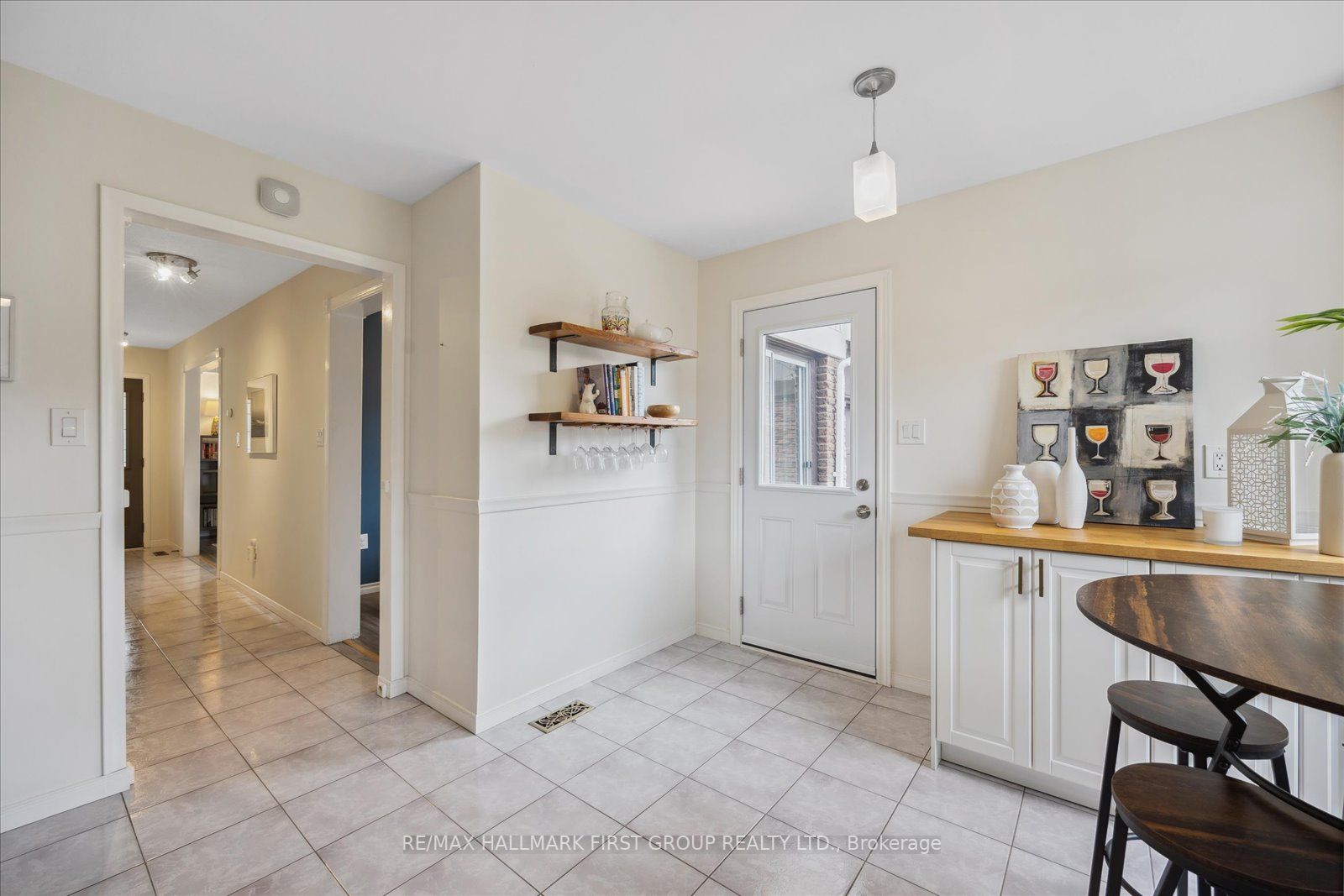 1161 Canborough Crescent