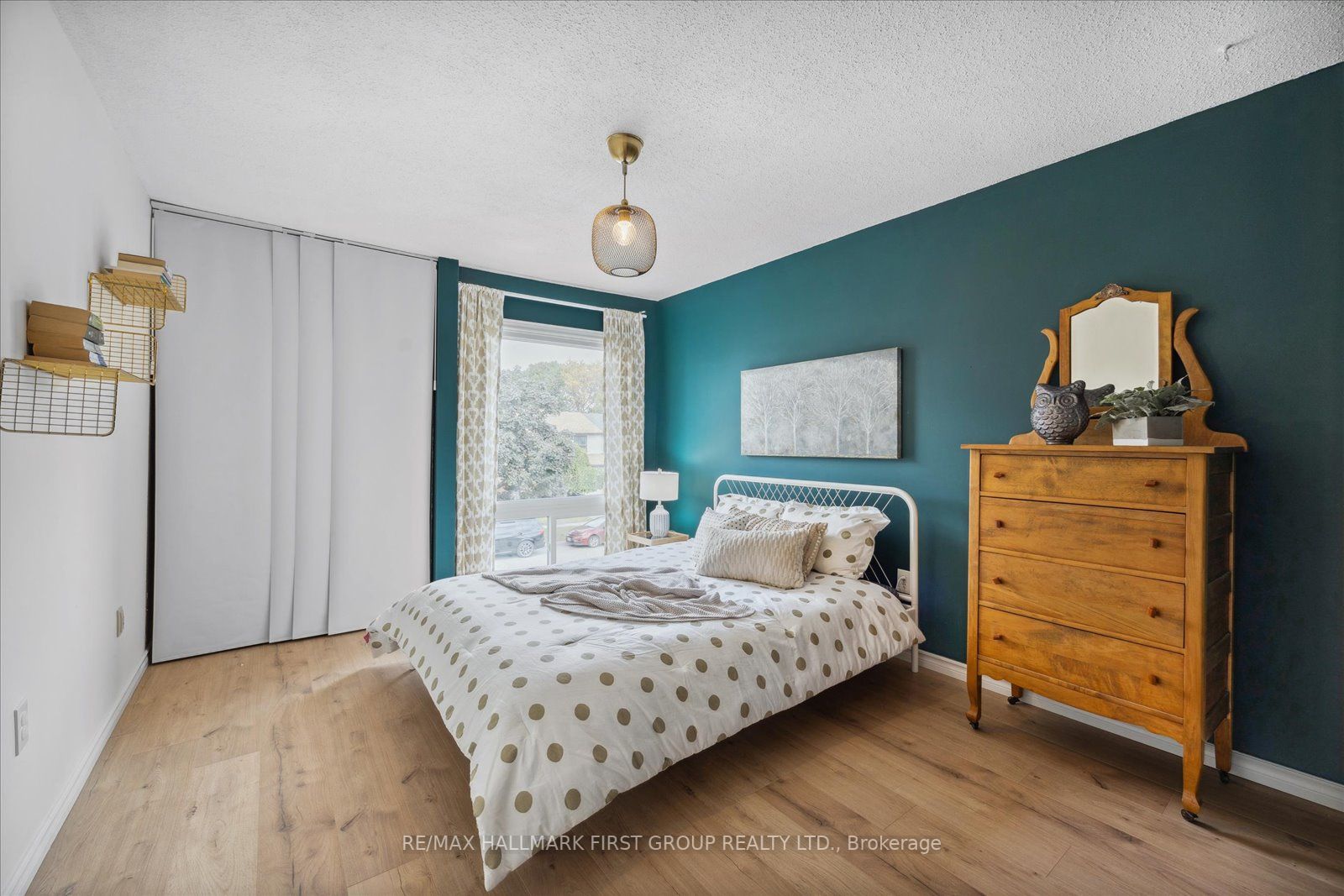 1161 Canborough Crescent