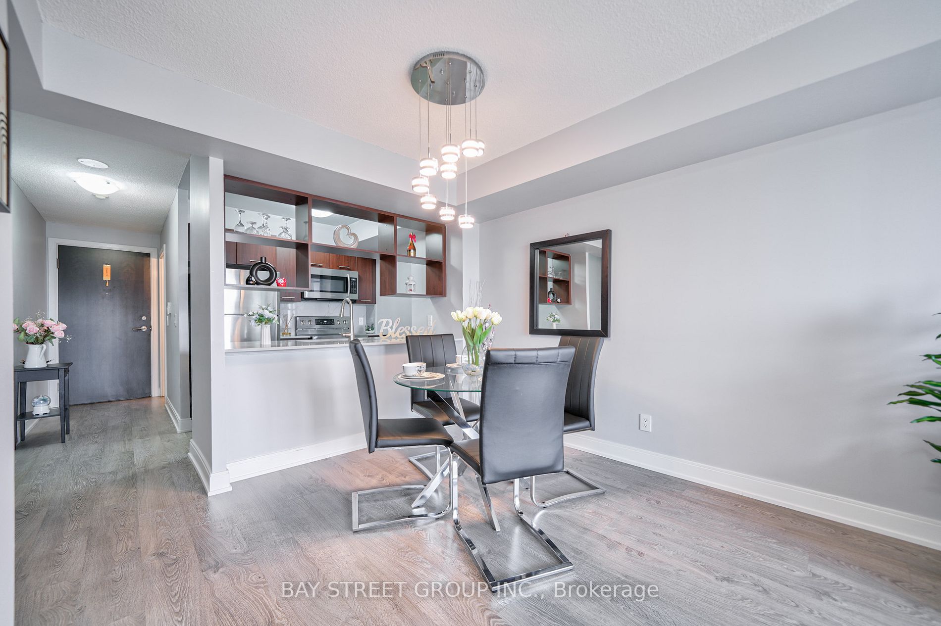 135 Village Green Sq, #3422