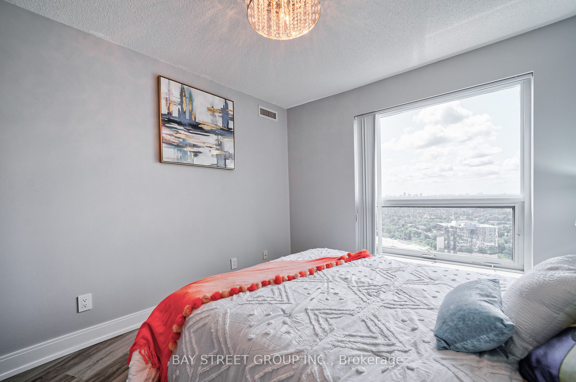 135 Village Green Sq, #3422