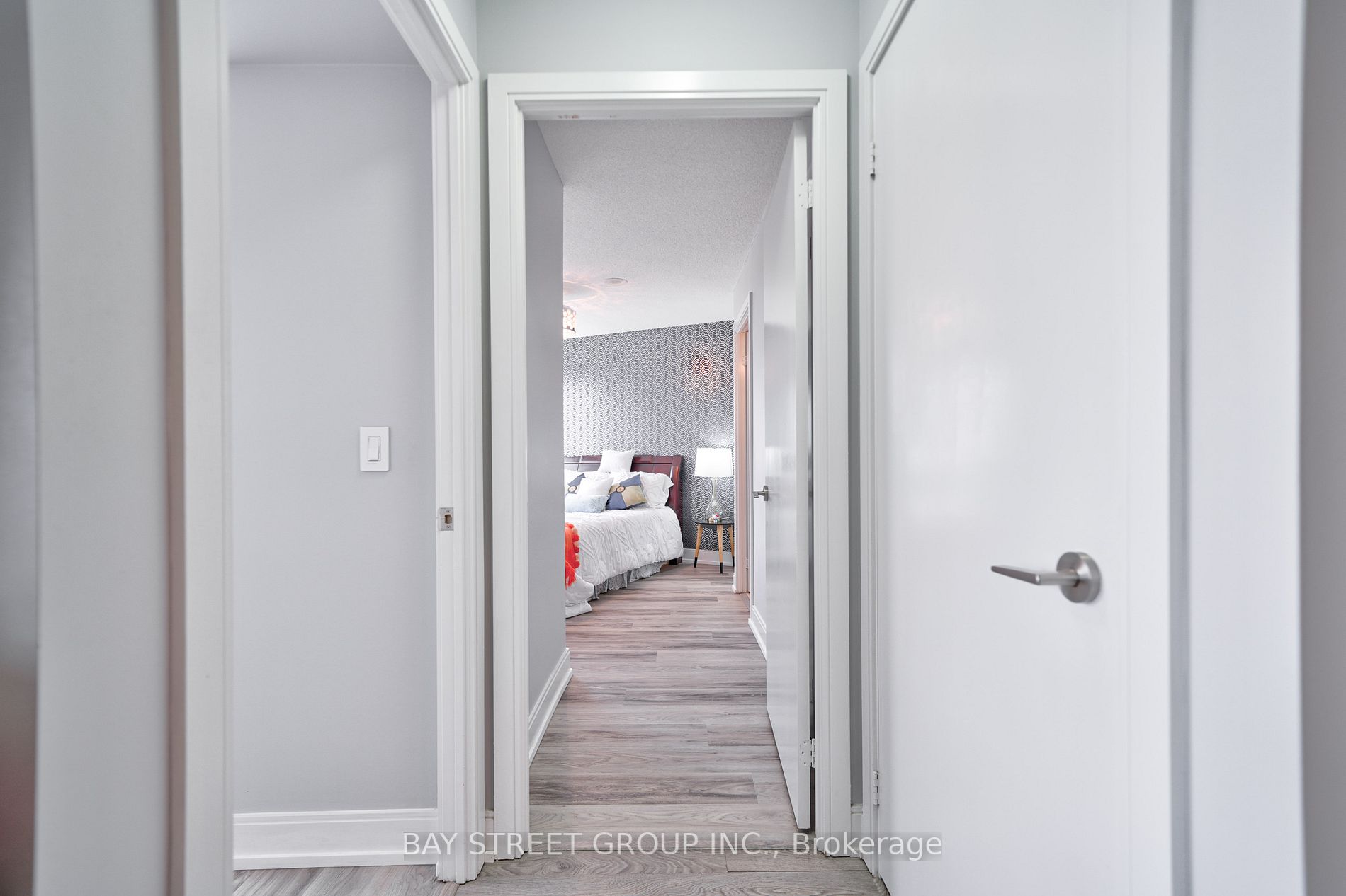 135 Village Green Sq, #3422