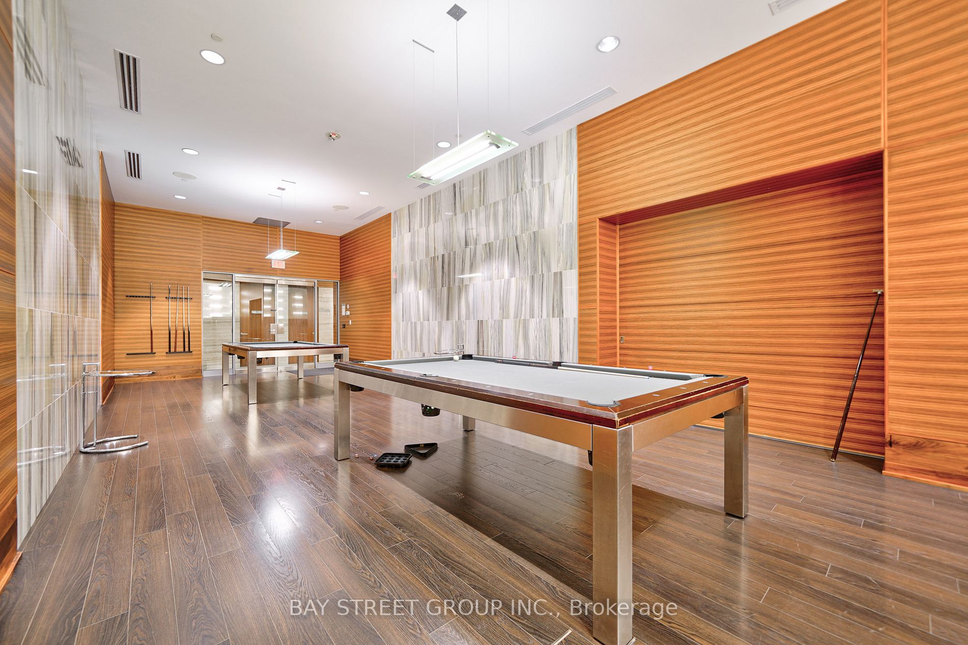 135 Village Green Sq, #3422