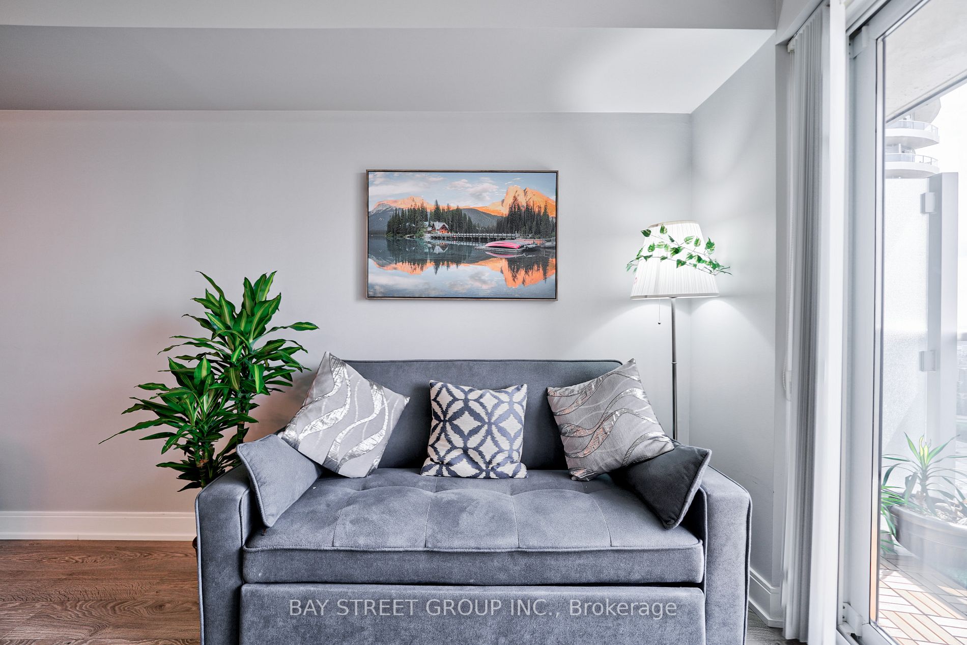 135 Village Green Sq, #3422