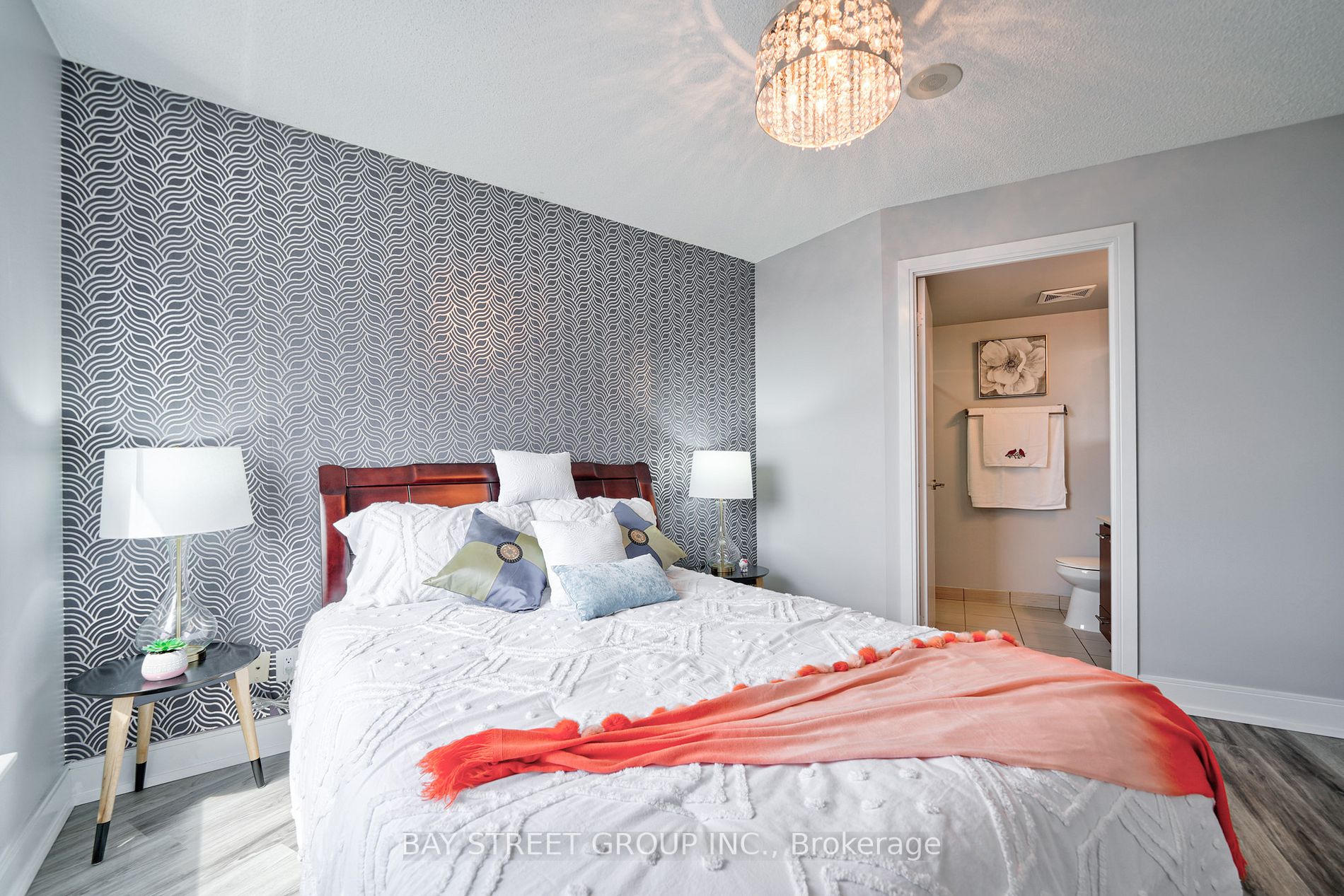 135 Village Green Sq, #3422
