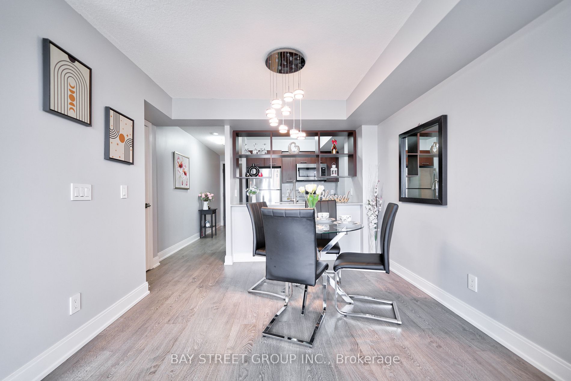 135 Village Green Sq, #3422