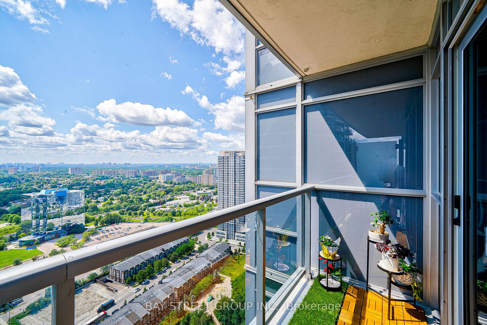 135 Village Green Sq, #3422