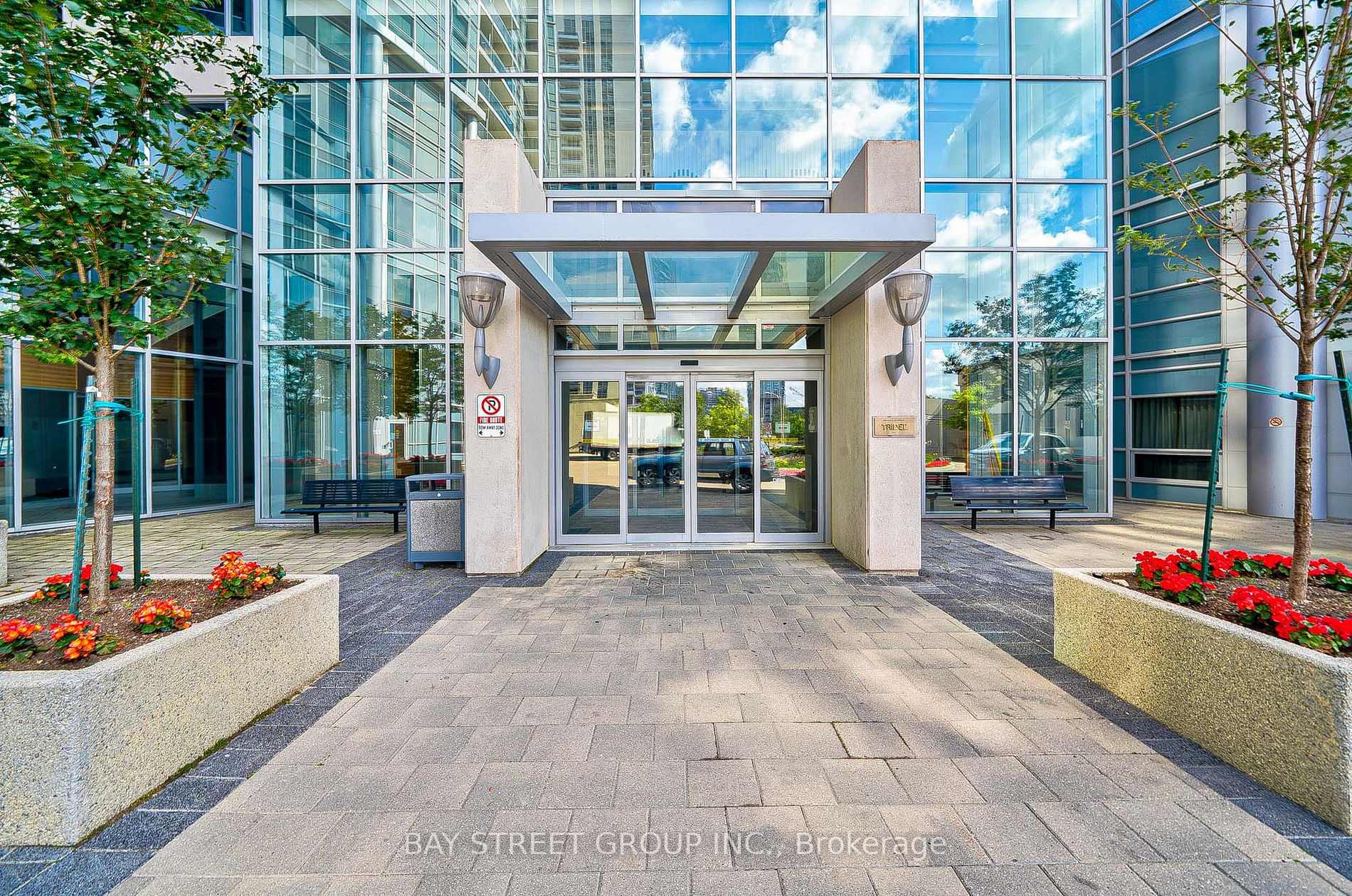 135 Village Green Sq, #3422
