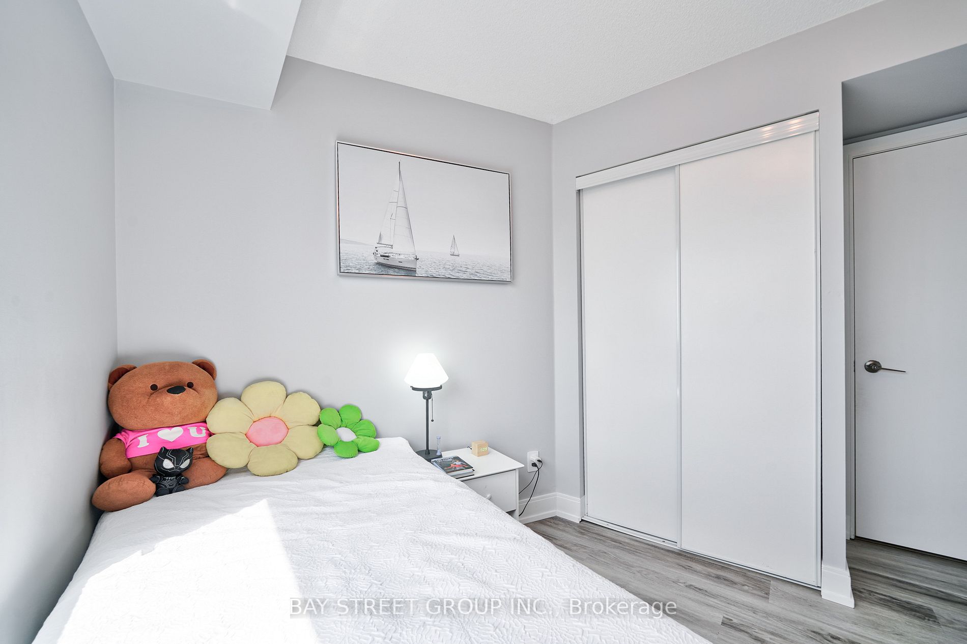 135 Village Green Sq, #3422
