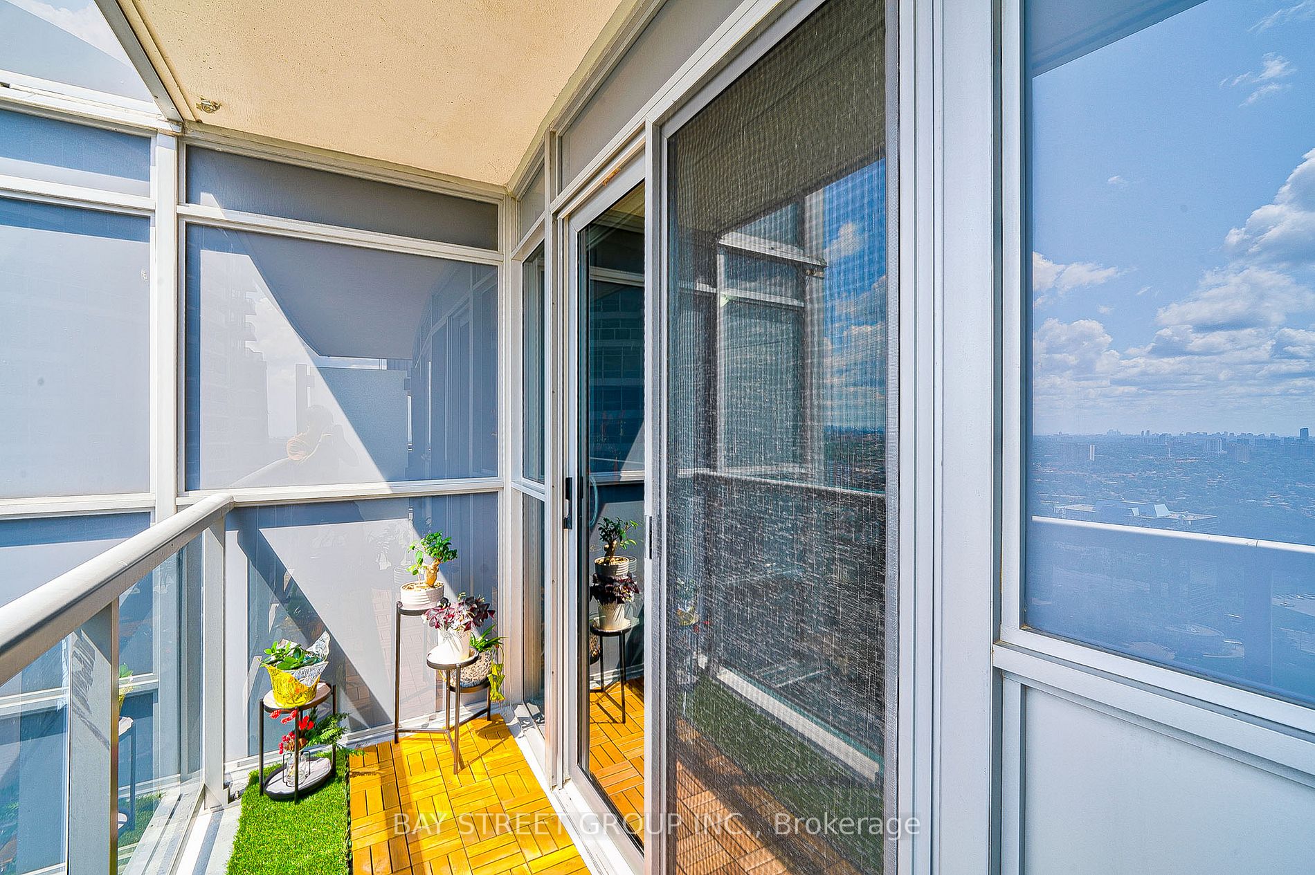 135 Village Green Sq, #3422