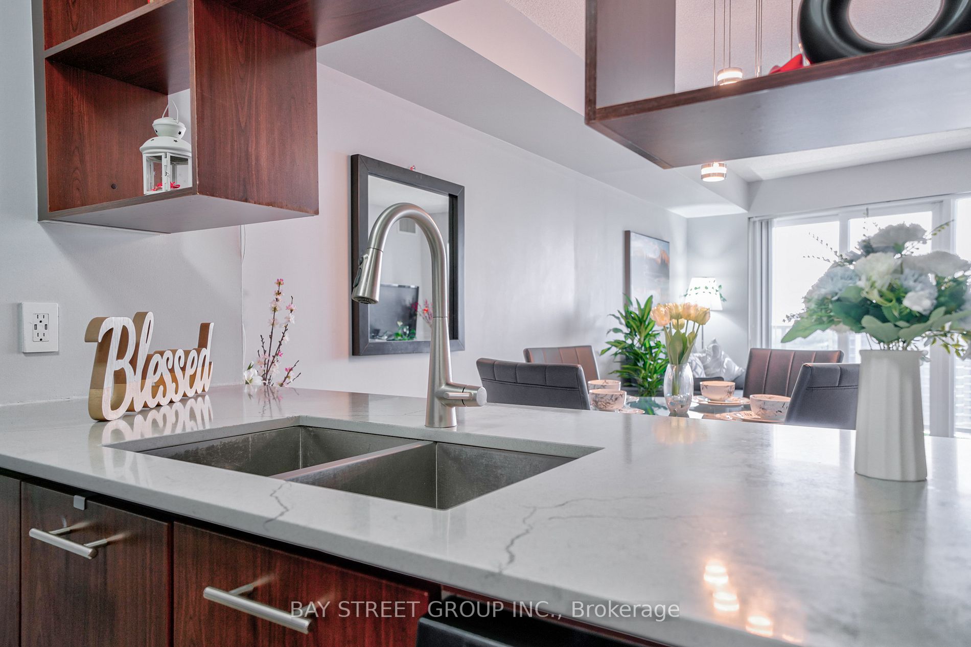 135 Village Green Sq, #3422