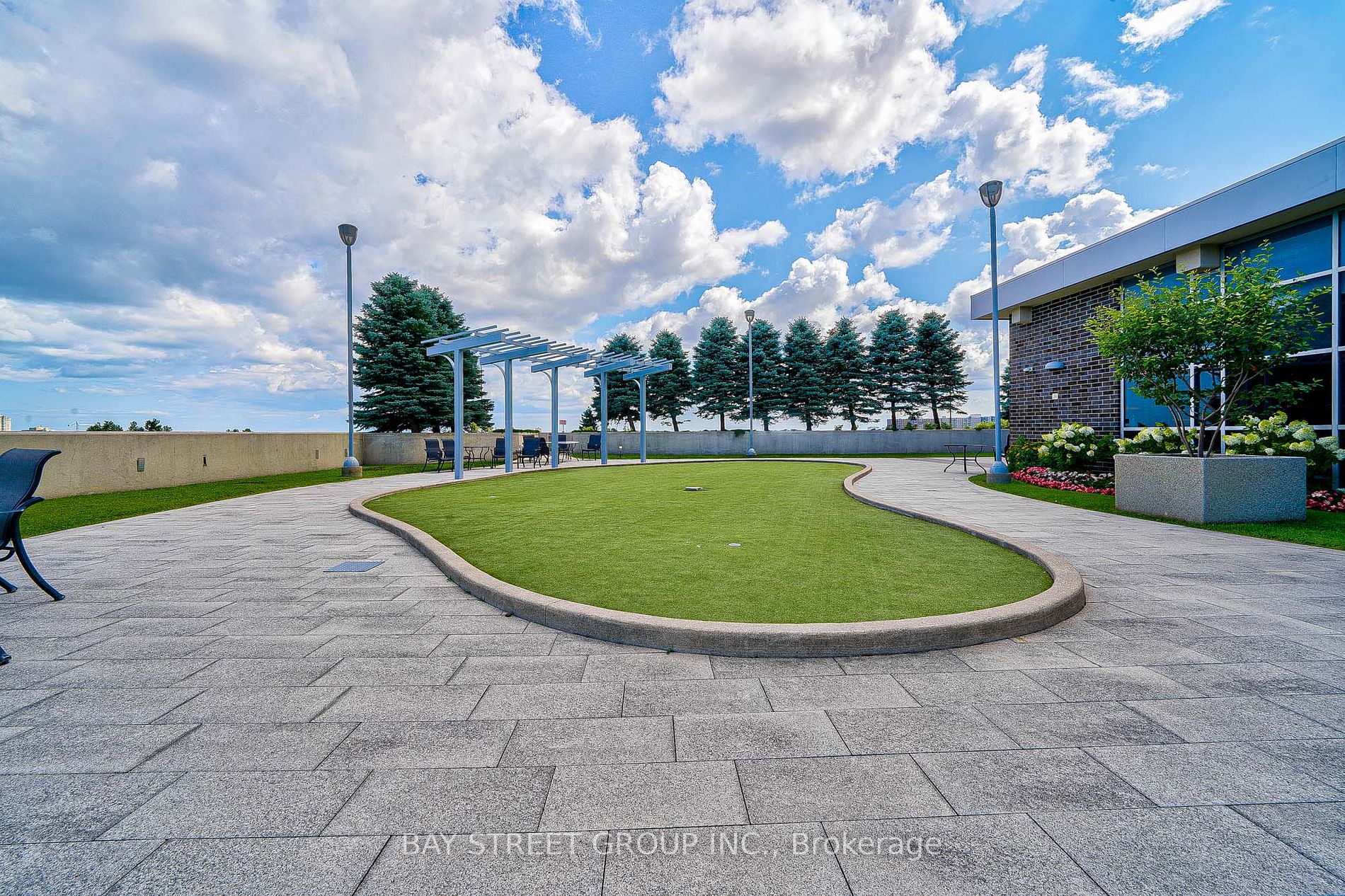 135 Village Green Sq, #3422