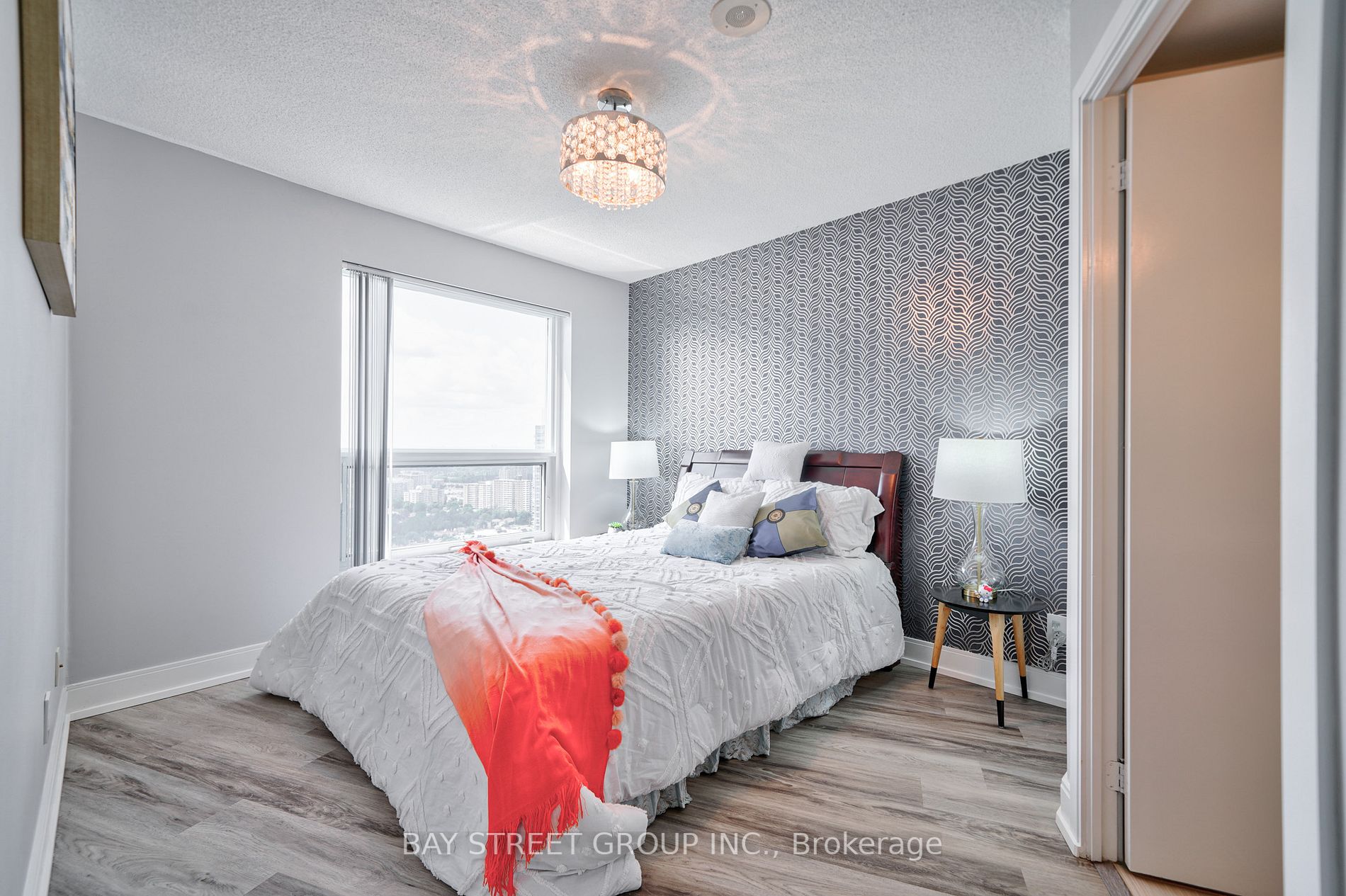 135 Village Green Sq, #3422