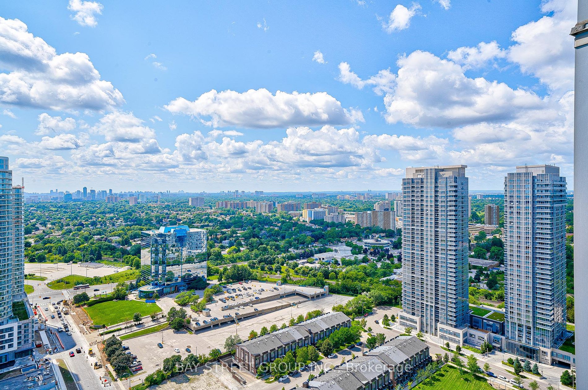 135 Village Green Sq, #3422