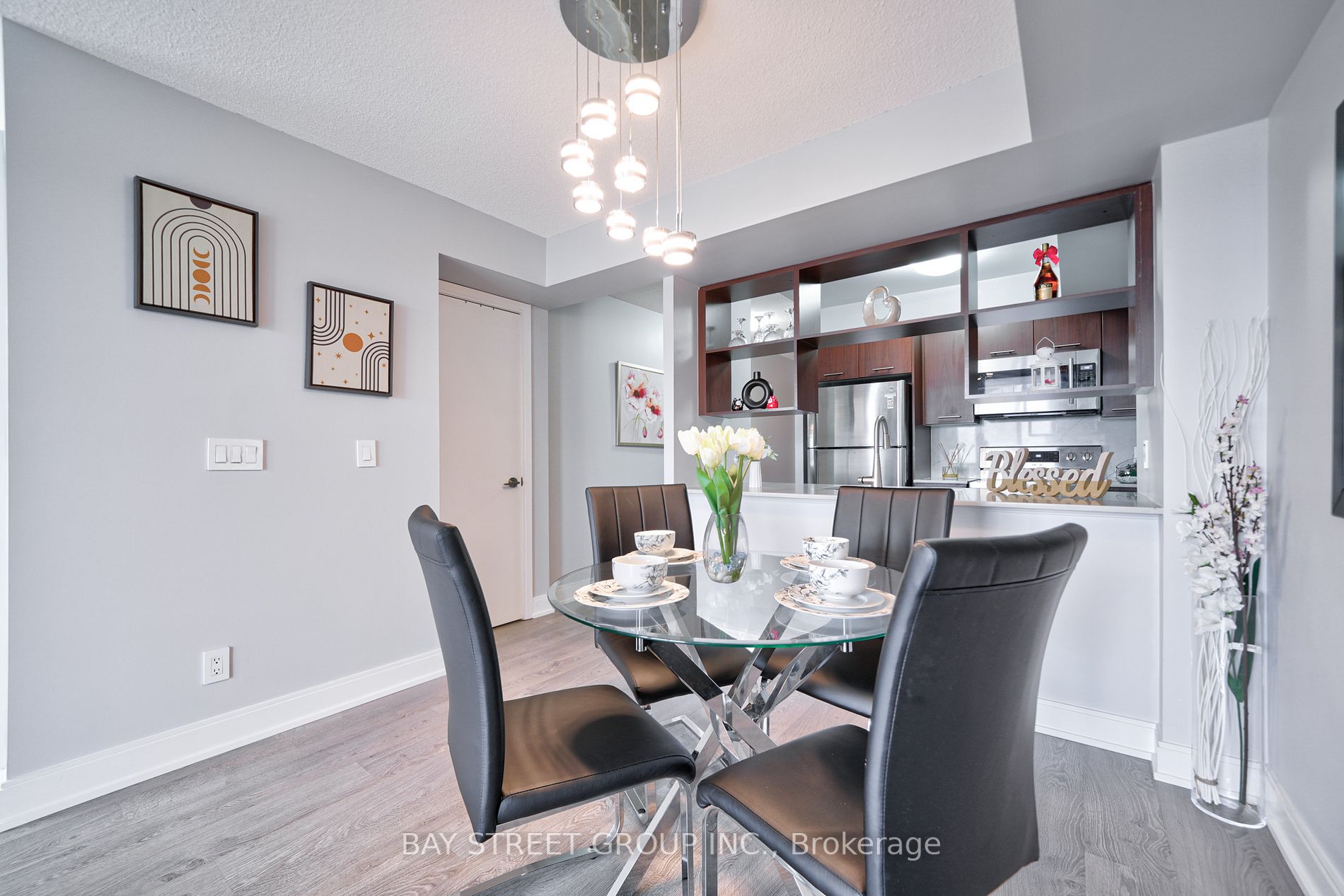 135 Village Green Sq, #3422