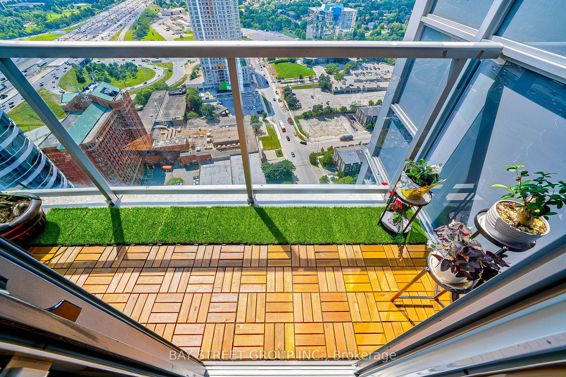 135 Village Green Sq, #3422