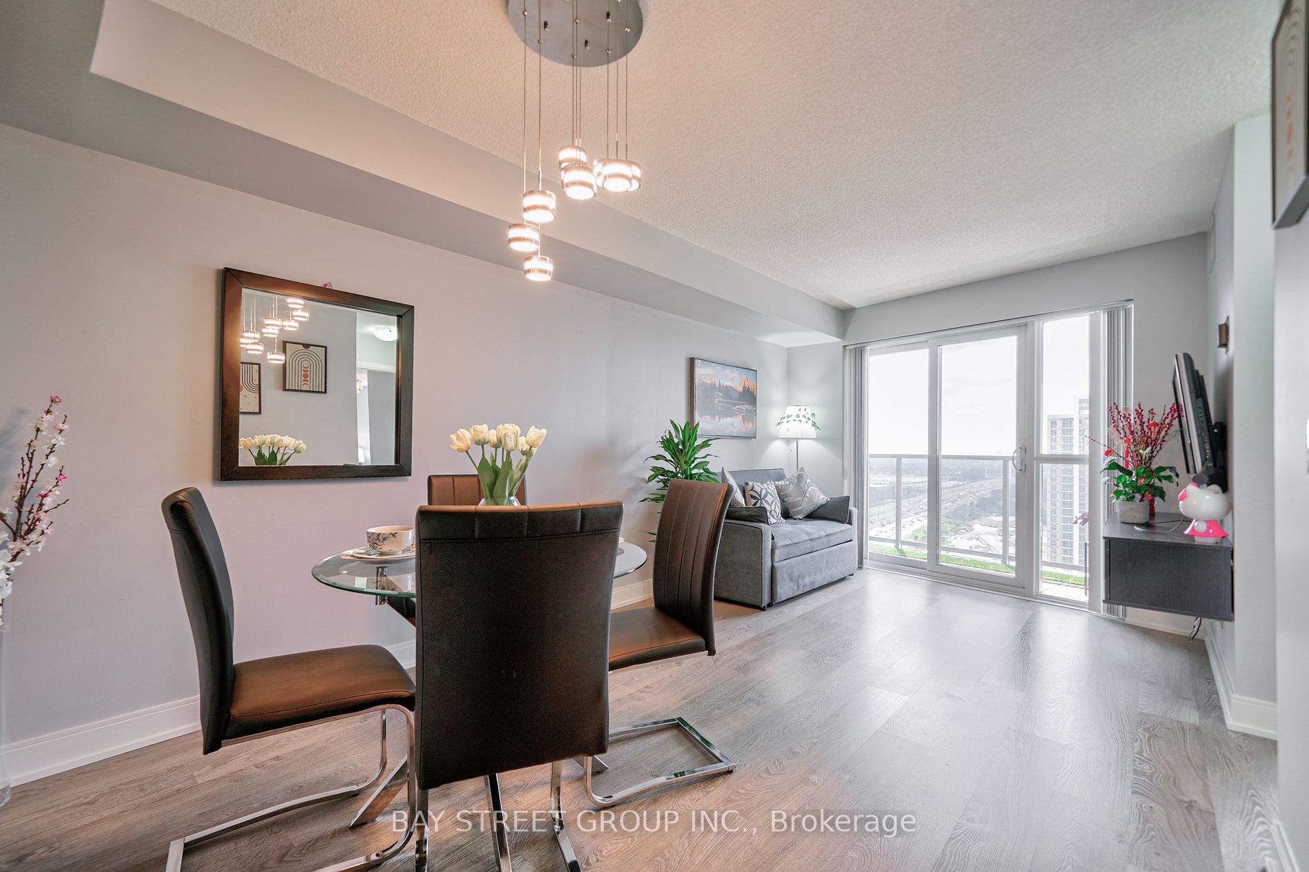135 Village Green Sq, #3422