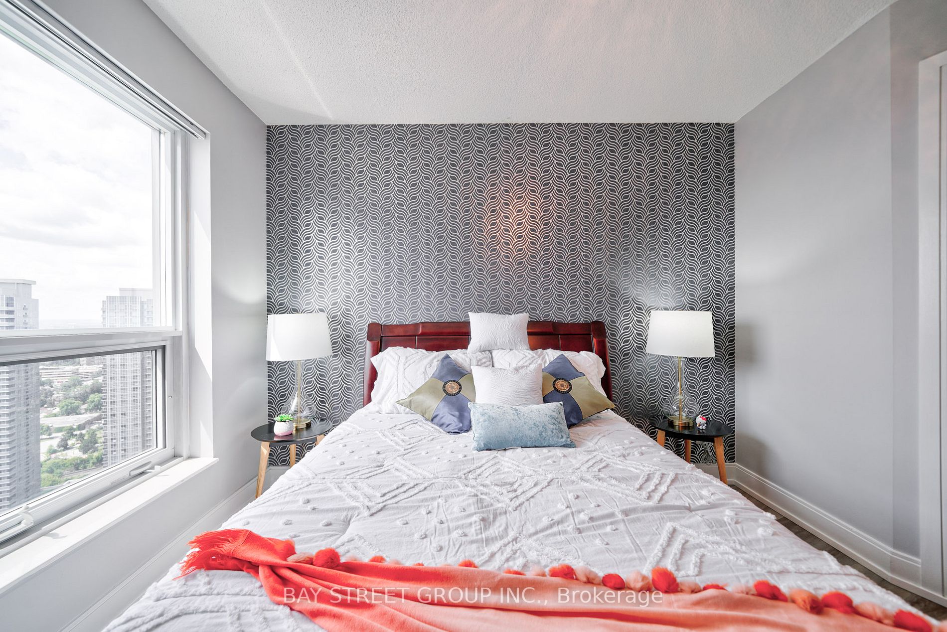 135 Village Green Sq, #3422