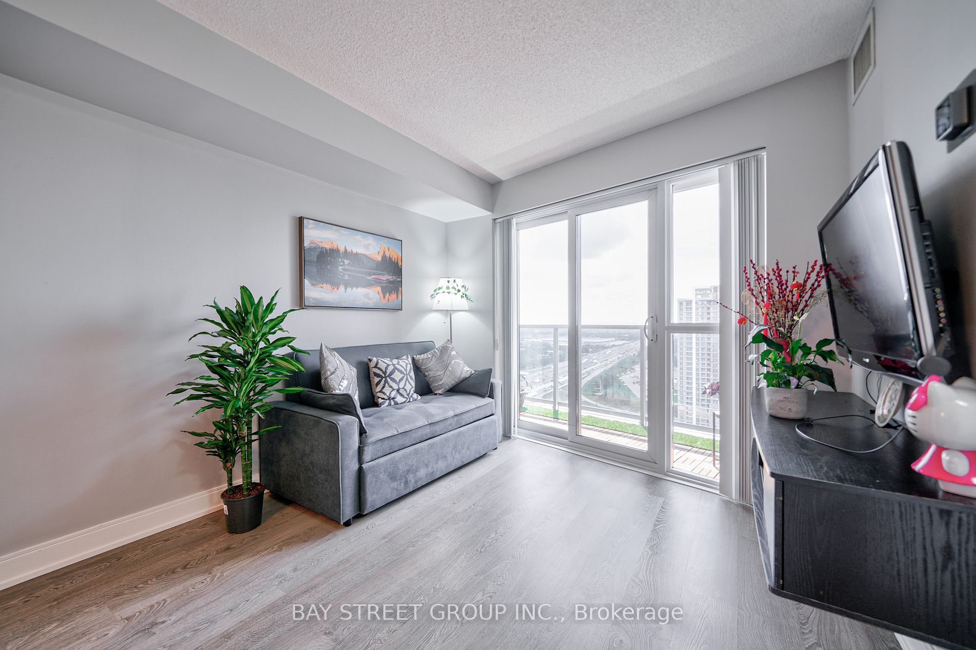 135 Village Green Sq, #3422