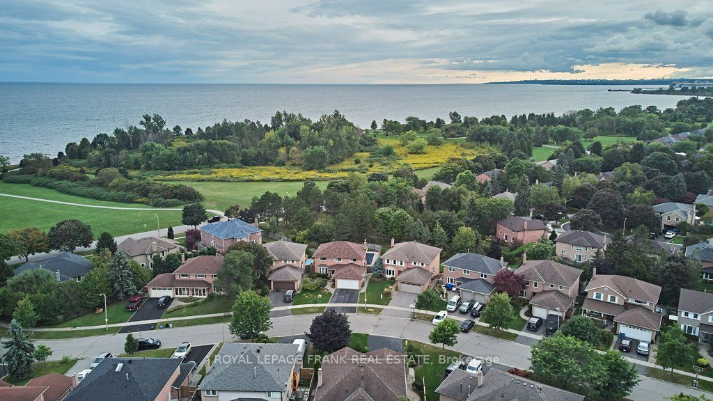 52 Love Cres