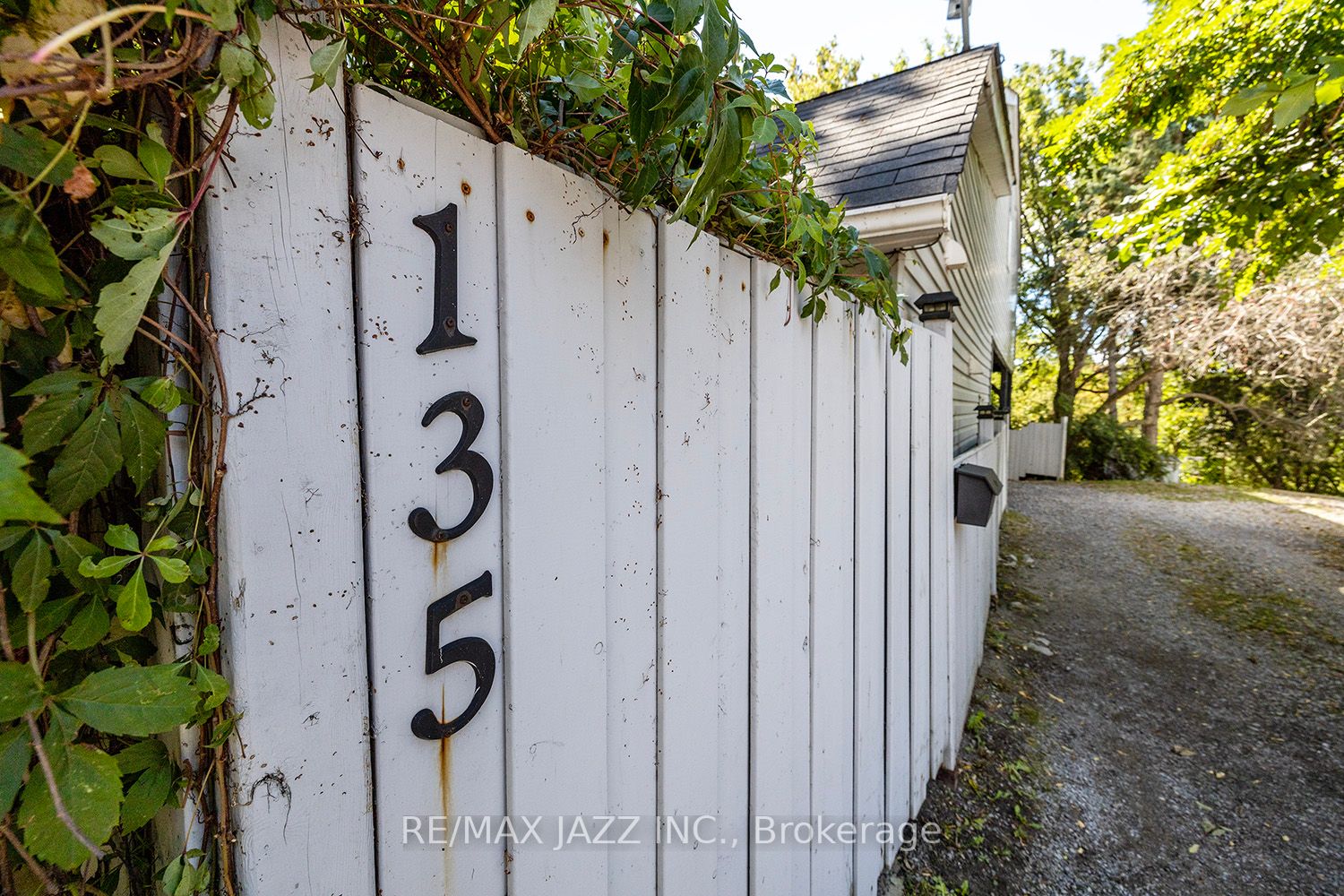 135 Queen St