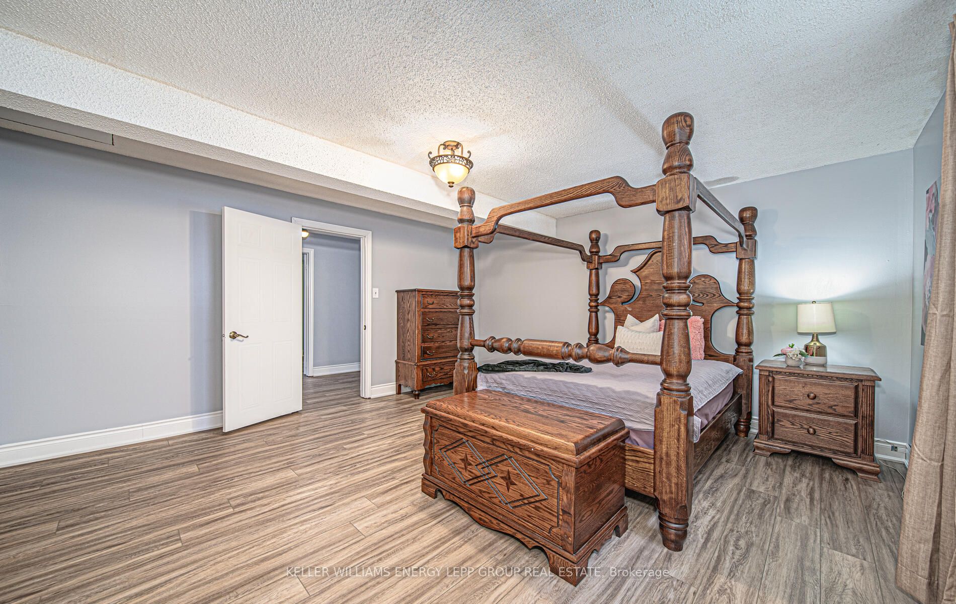 10 Hiscox Crt