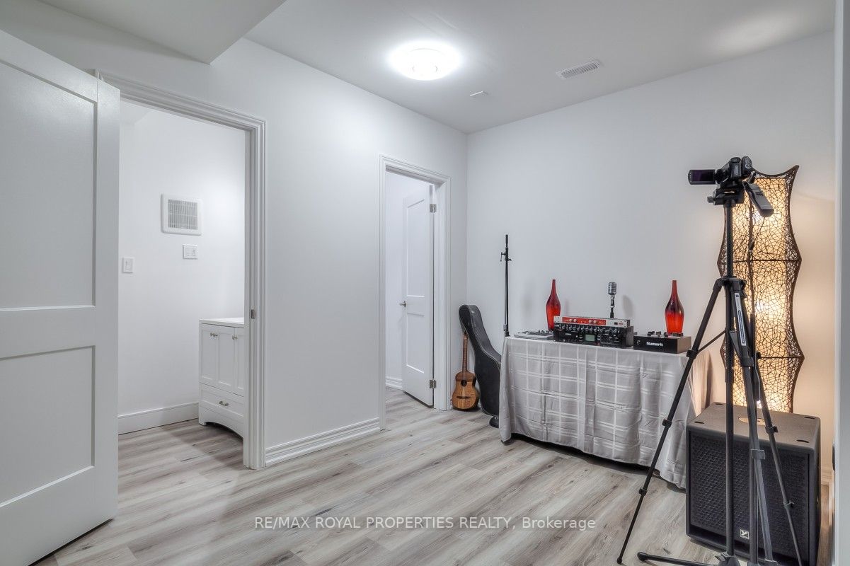 8 Speight Court