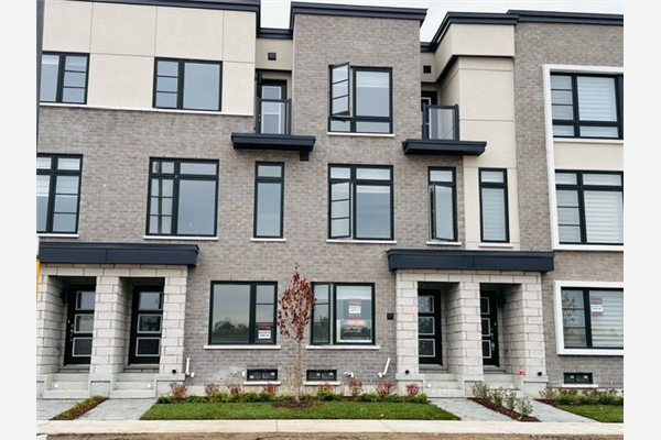2602 Castlegate Crossing, Pickering