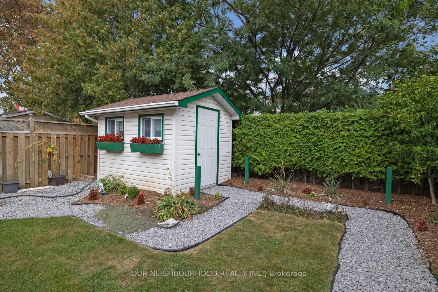 4 Hogan Crescent