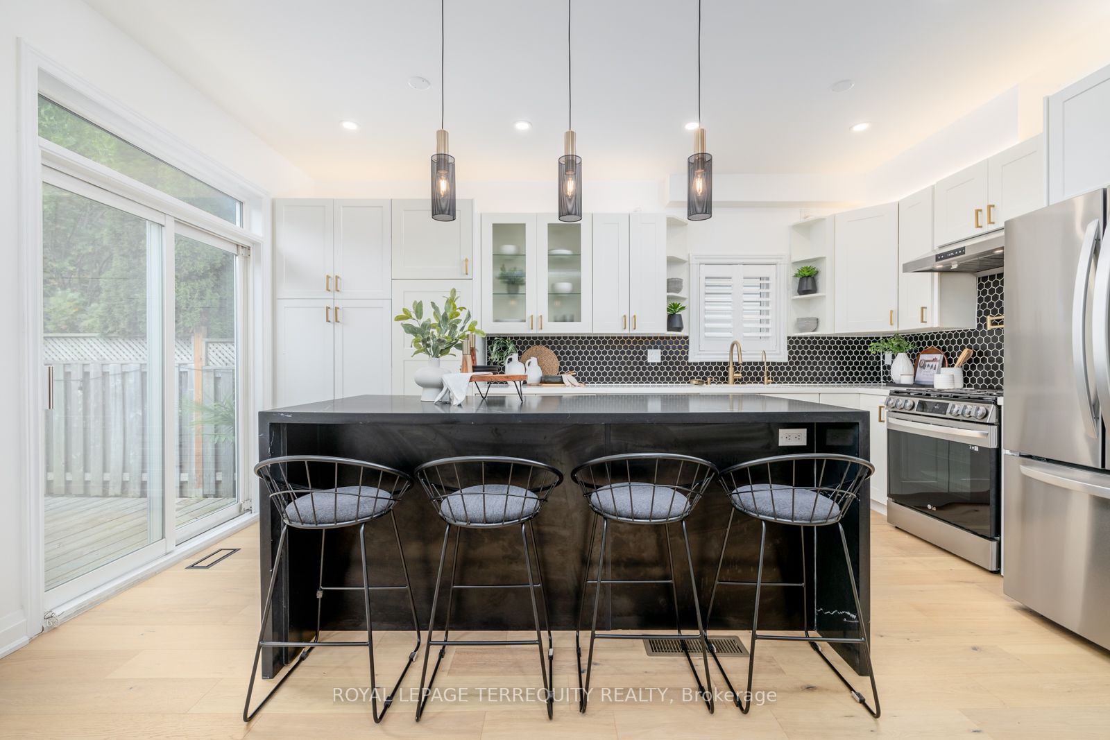 6 Brookvalley Ave